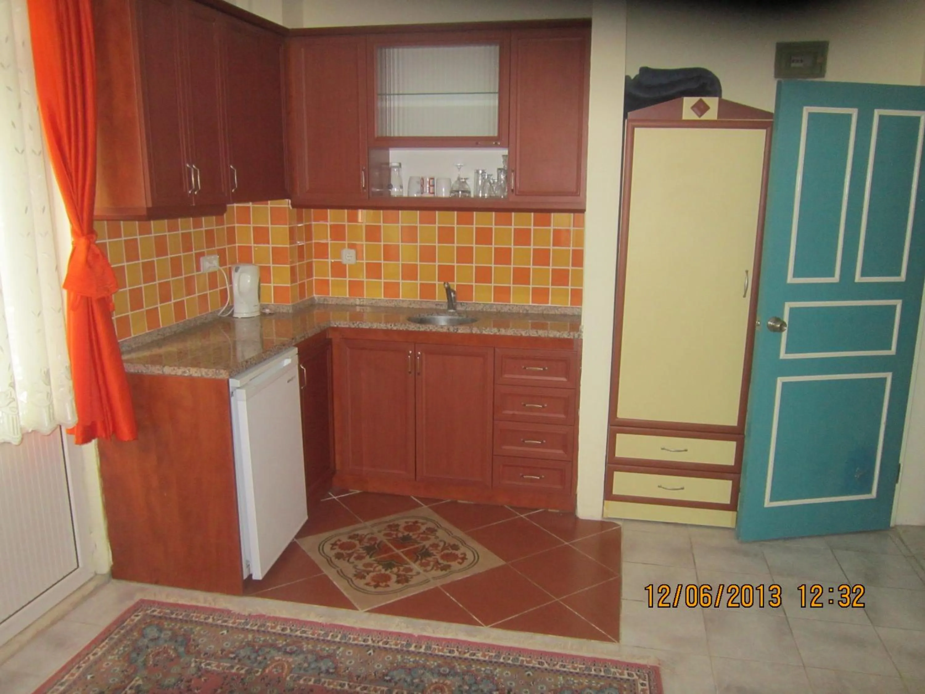 Kitchen or kitchenette in Red Rose Hotel