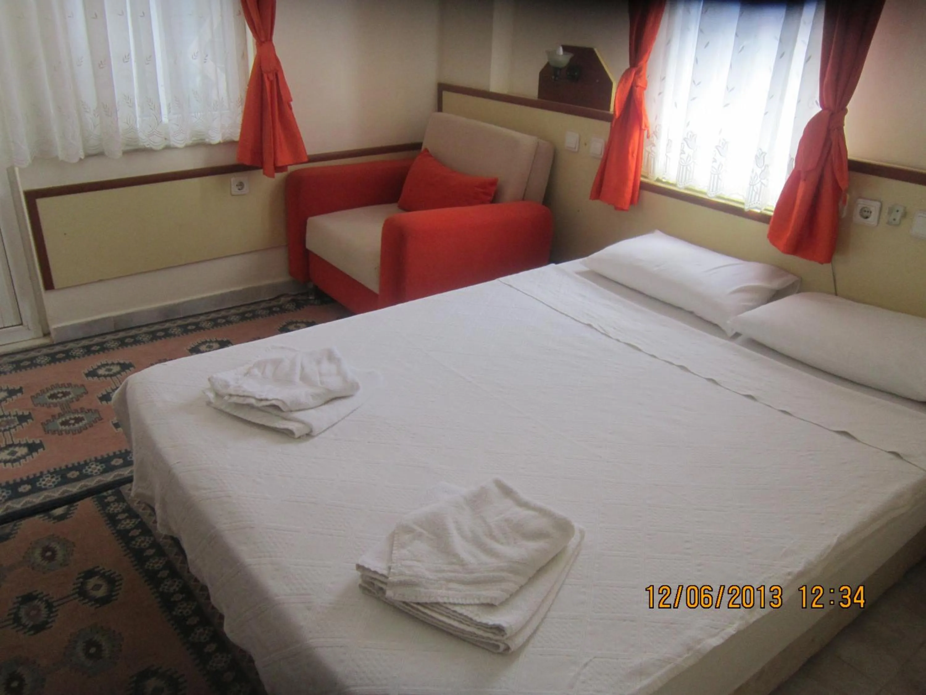 Bed in Red Rose Hotel