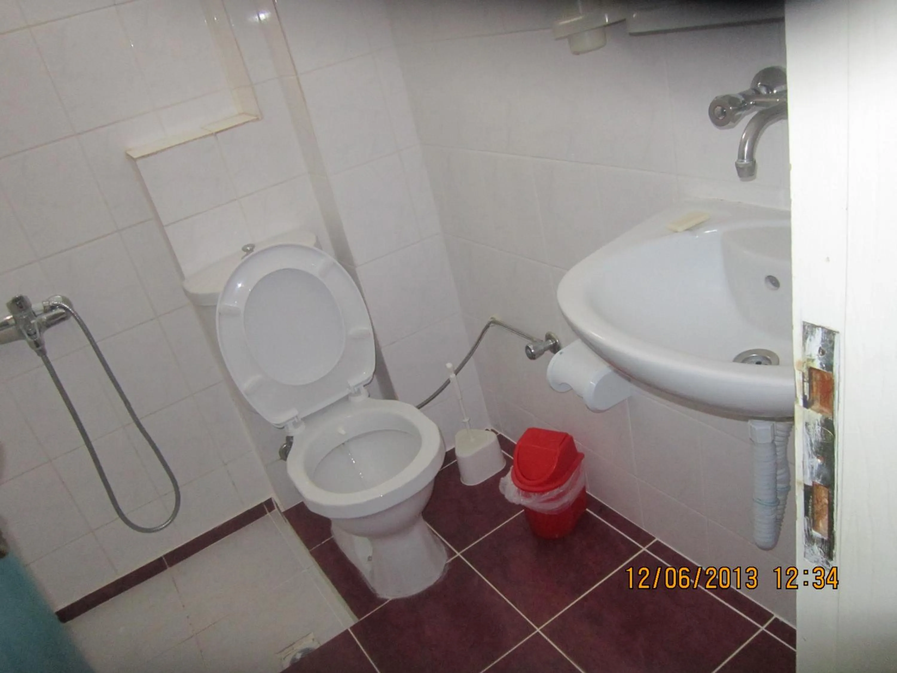 Bathroom in Red Rose Hotel