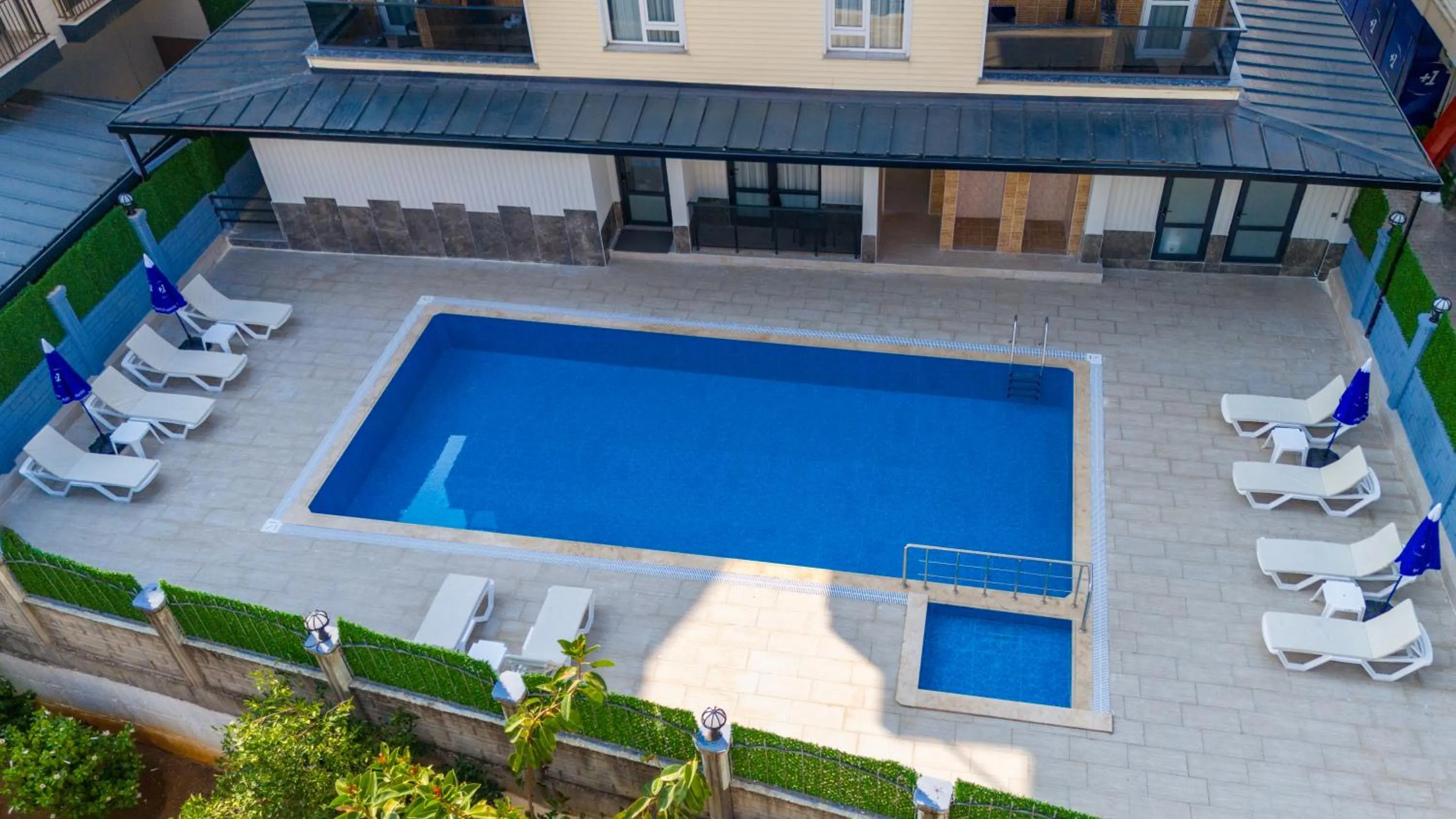 Patio in Lemon Hotel