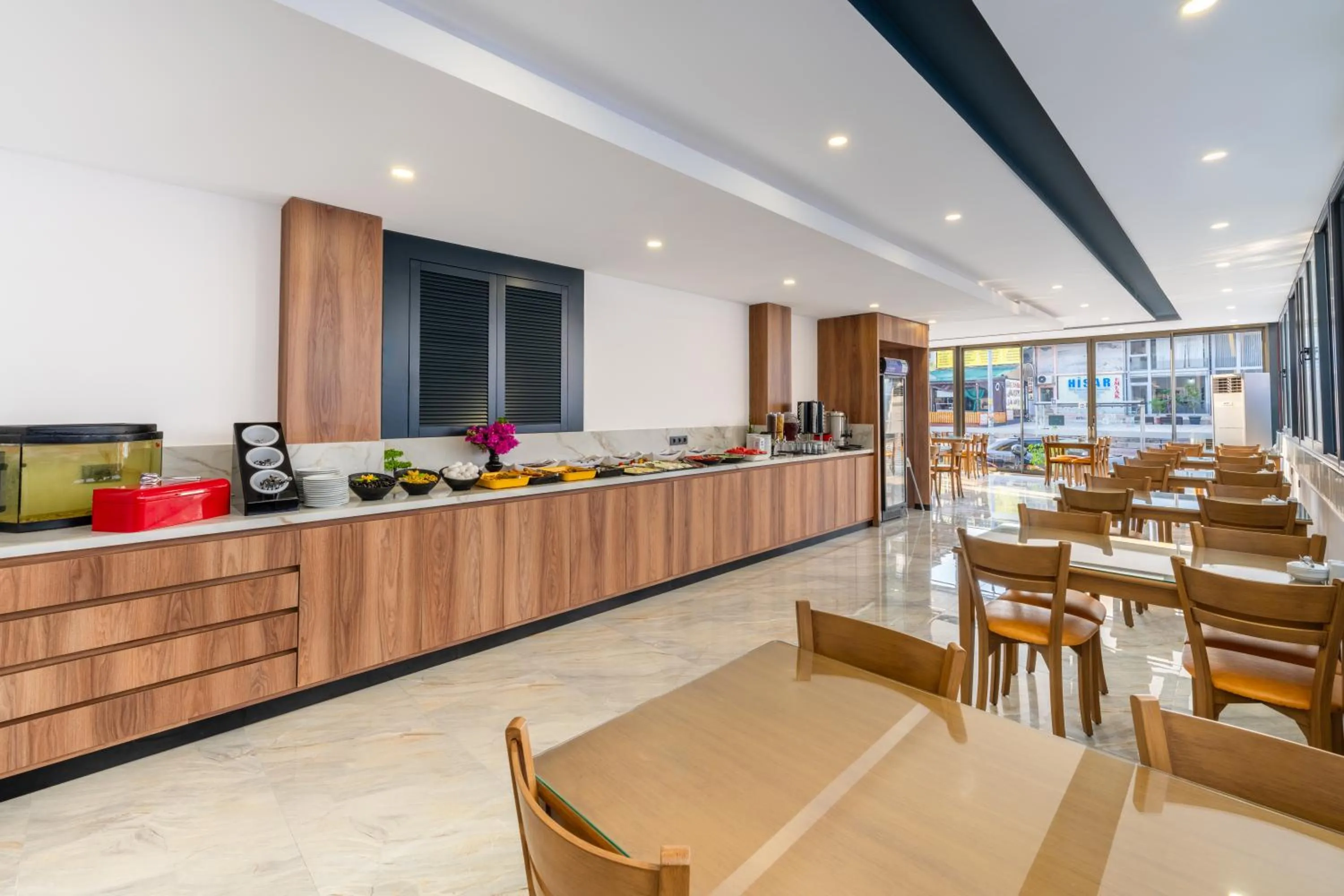 Restaurant/places to eat in Lemon Hotel