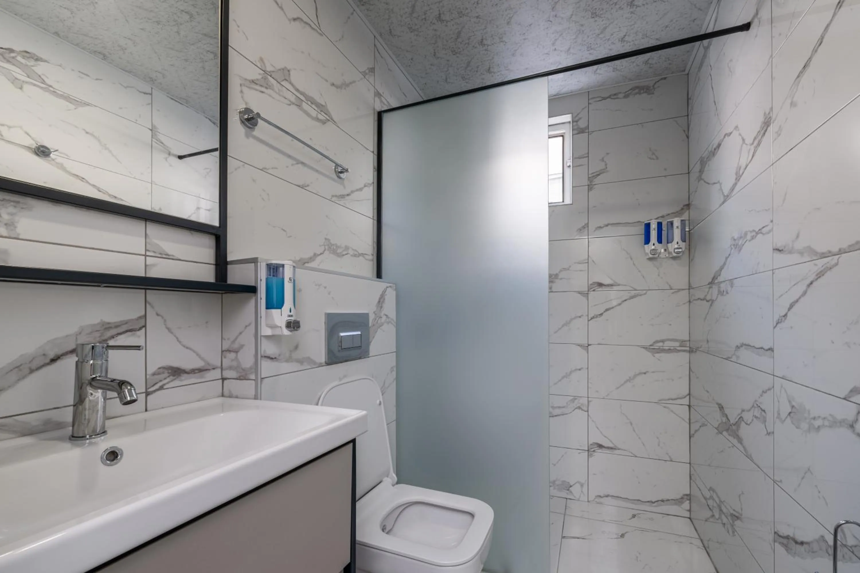 Shower in Lemon Hotel