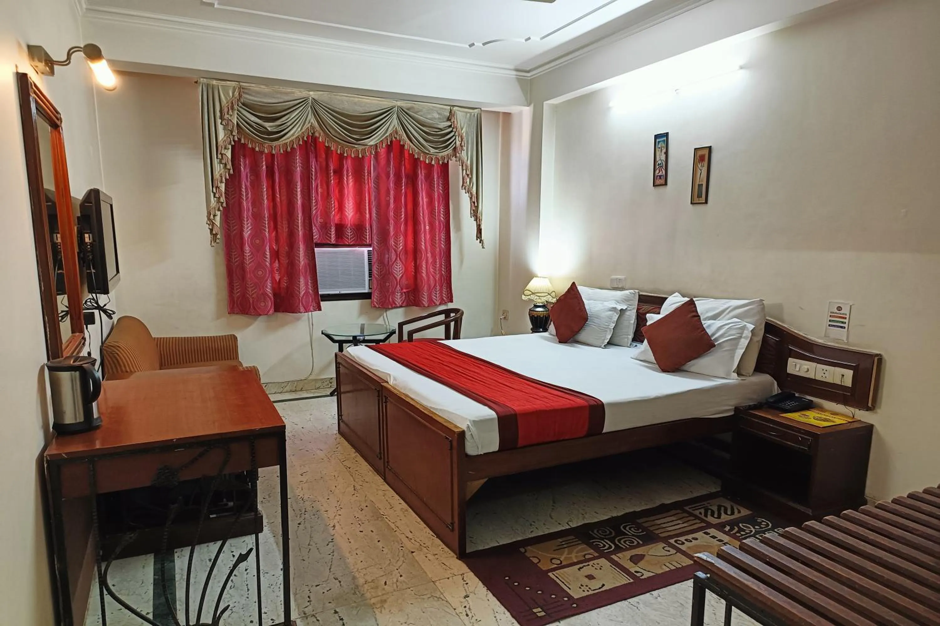 Bed in Hotel Indraprastha