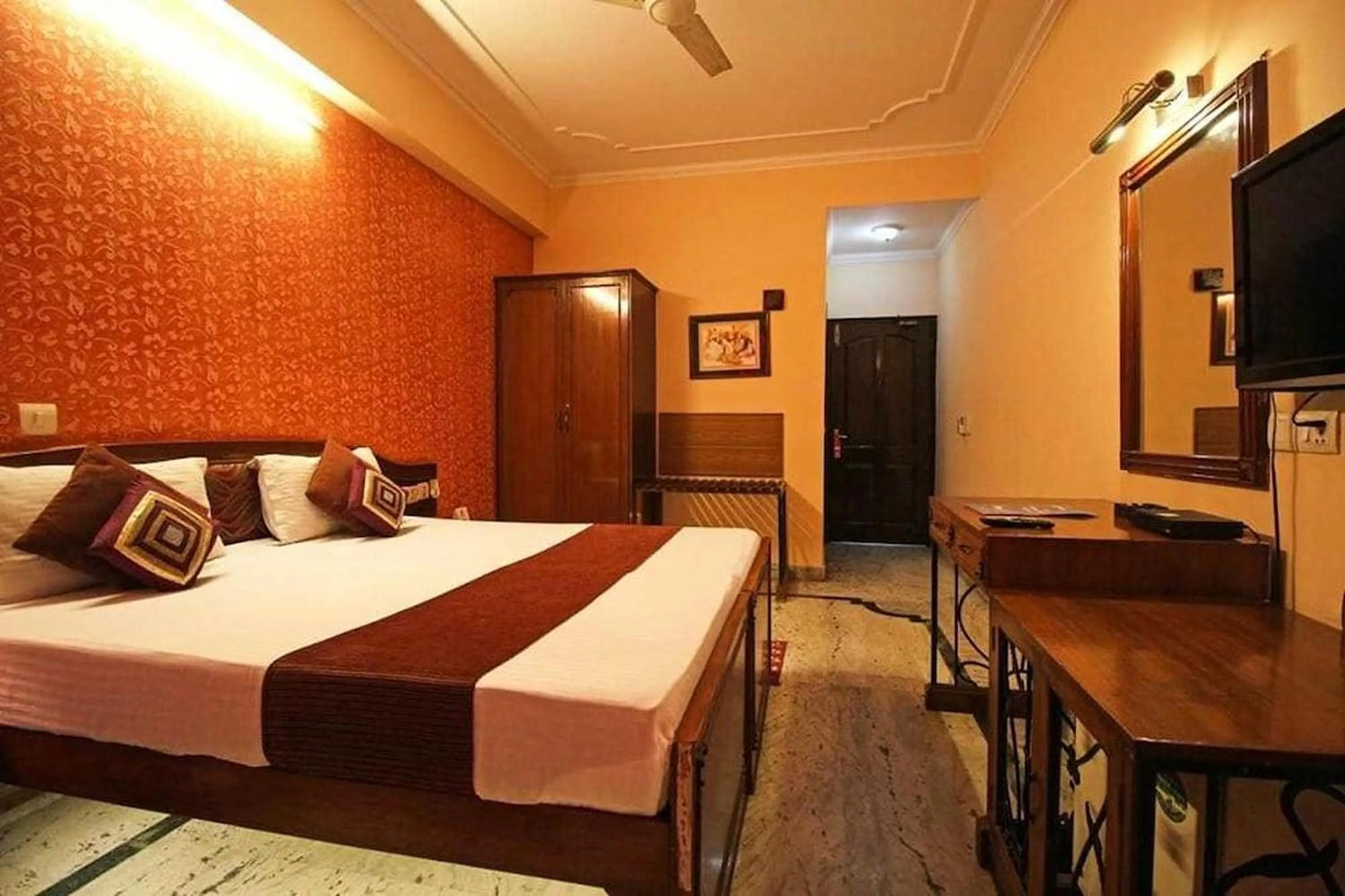 Bed in Hotel Indraprastha