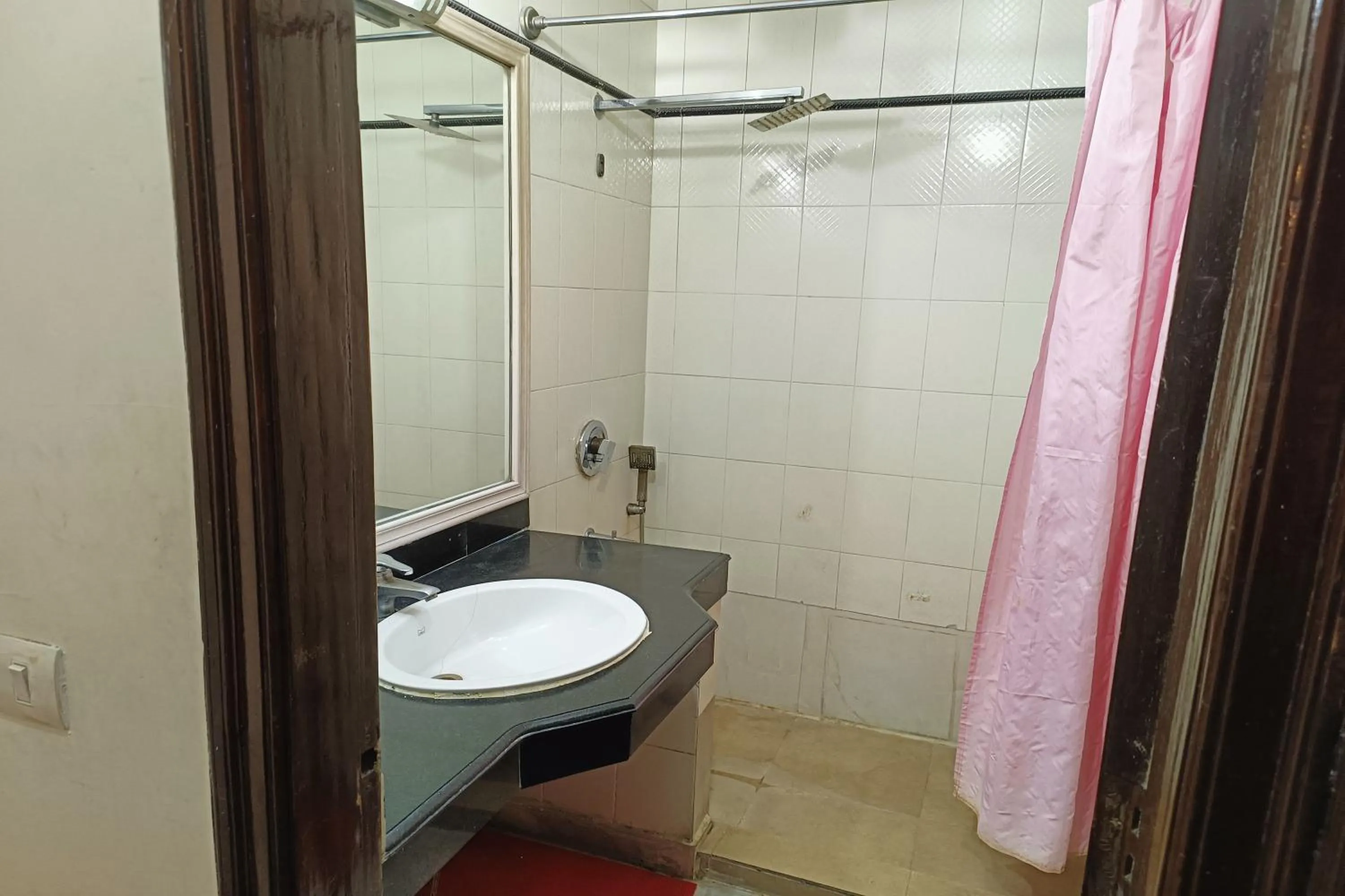 Shower in Hotel Indraprastha