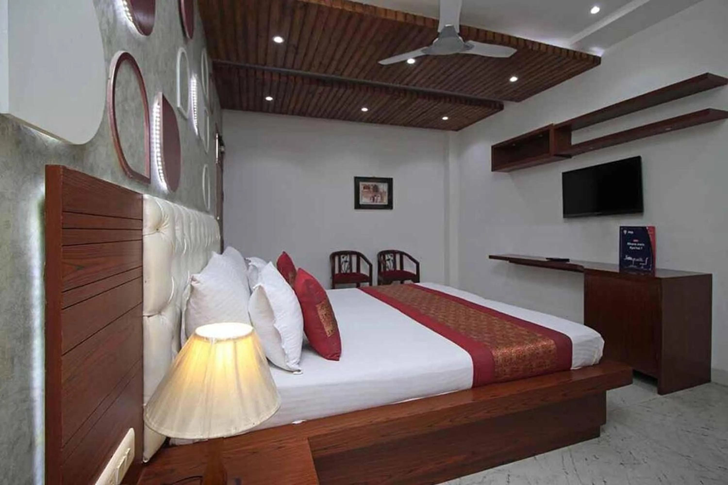 Bed in Hotel Indraprastha