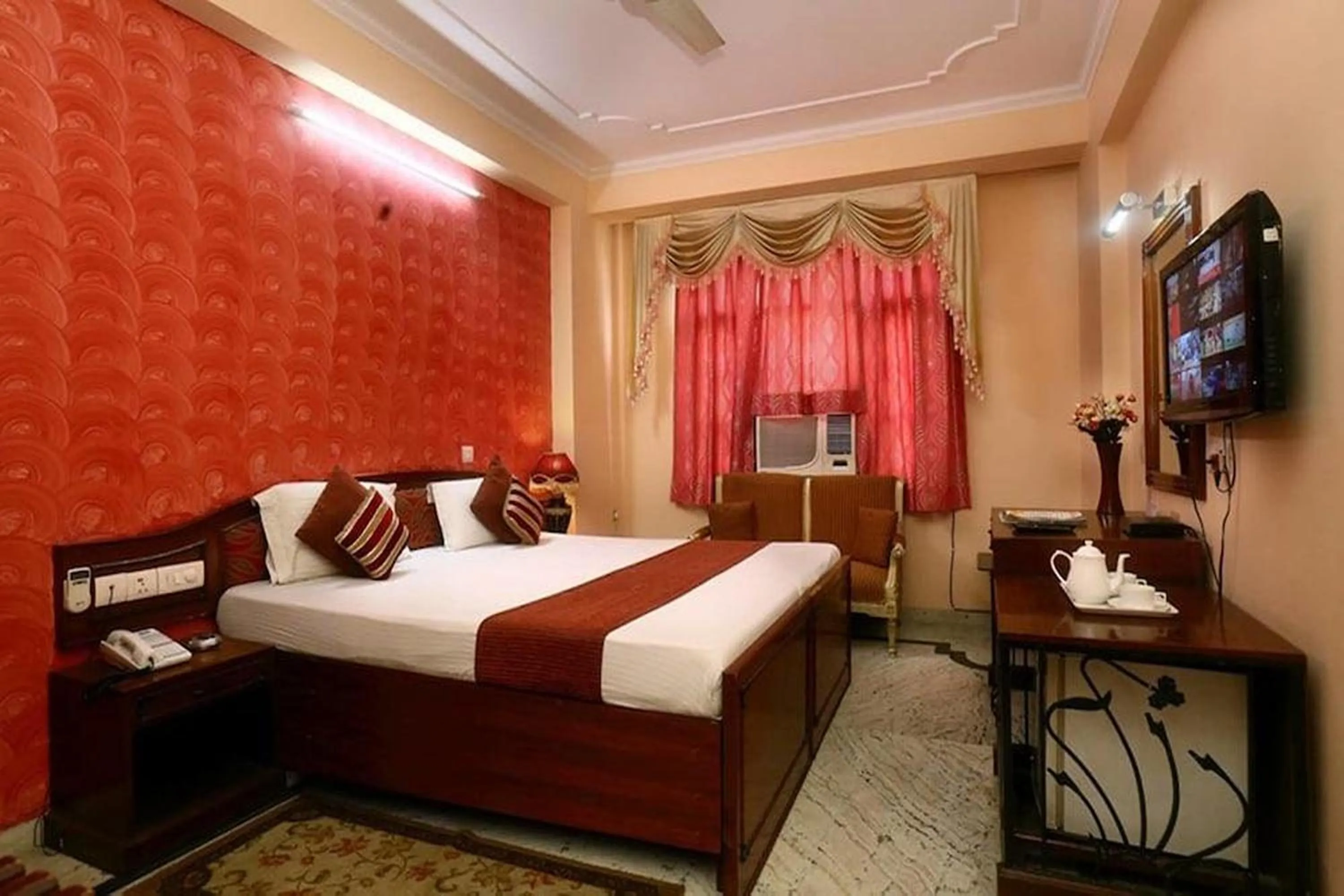 Bed in Hotel Indraprastha