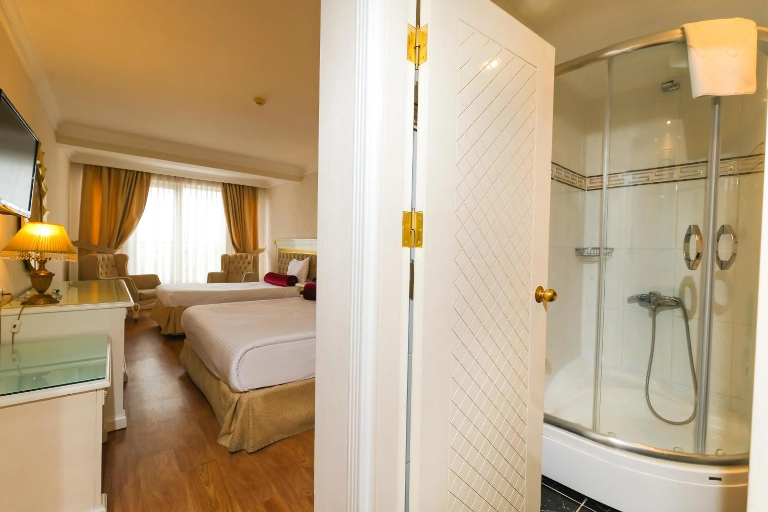 Shower, Bed in Bilem Hotel Beach & Spa