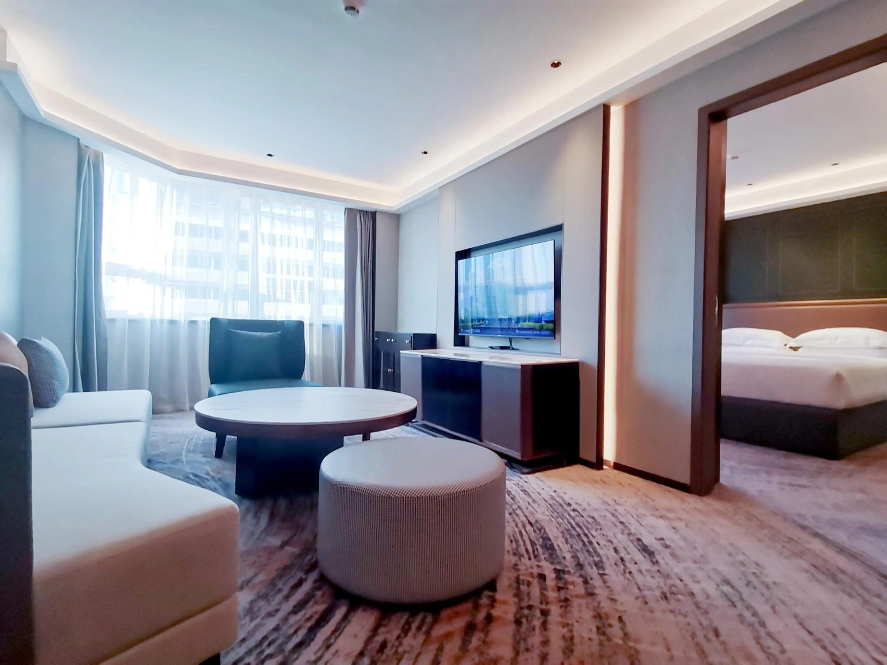 Living room, Bed in Shenzhen Shanghai Hotel