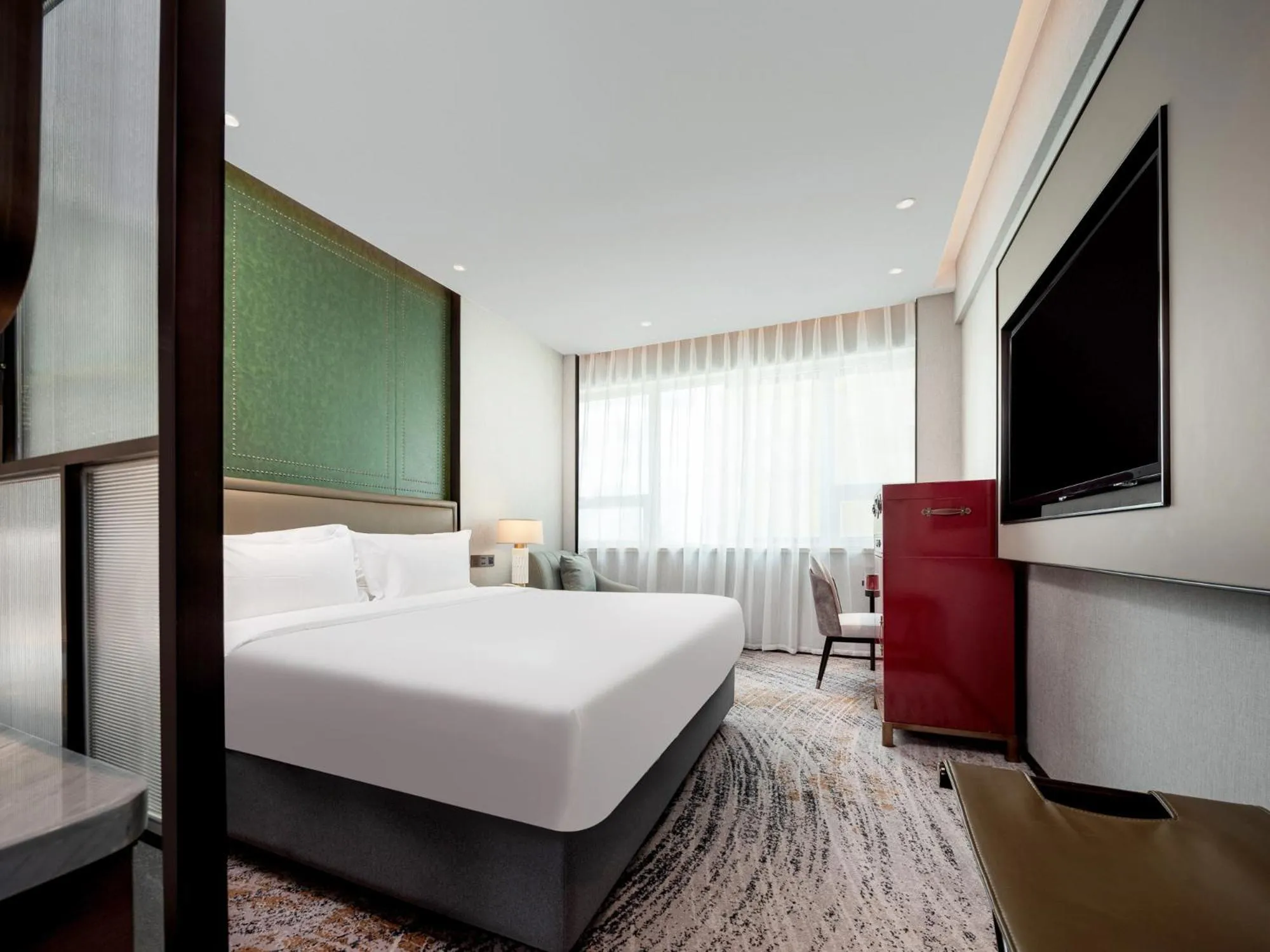 Photo of the whole room, Bed in Shenzhen Shanghai Hotel