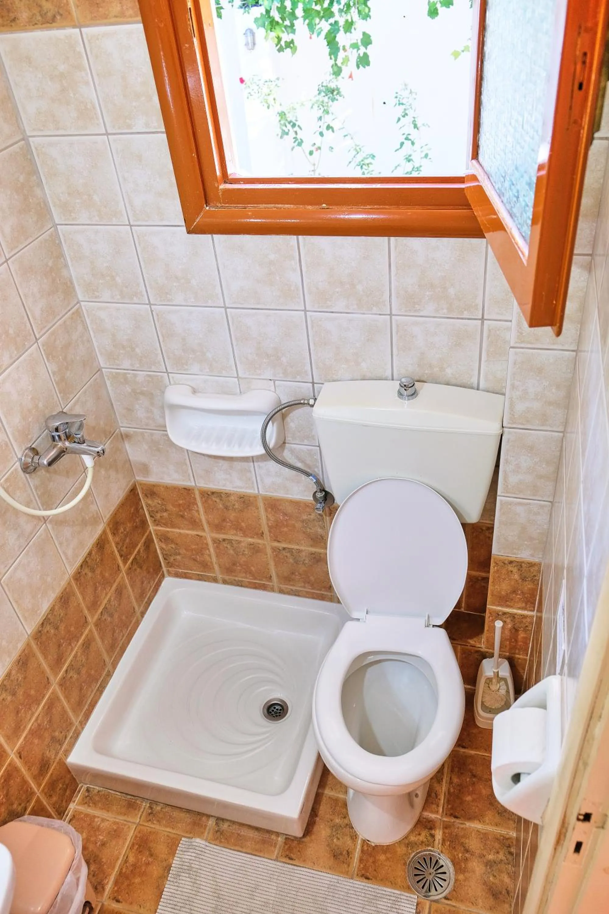 Shower in Tria Adelphia