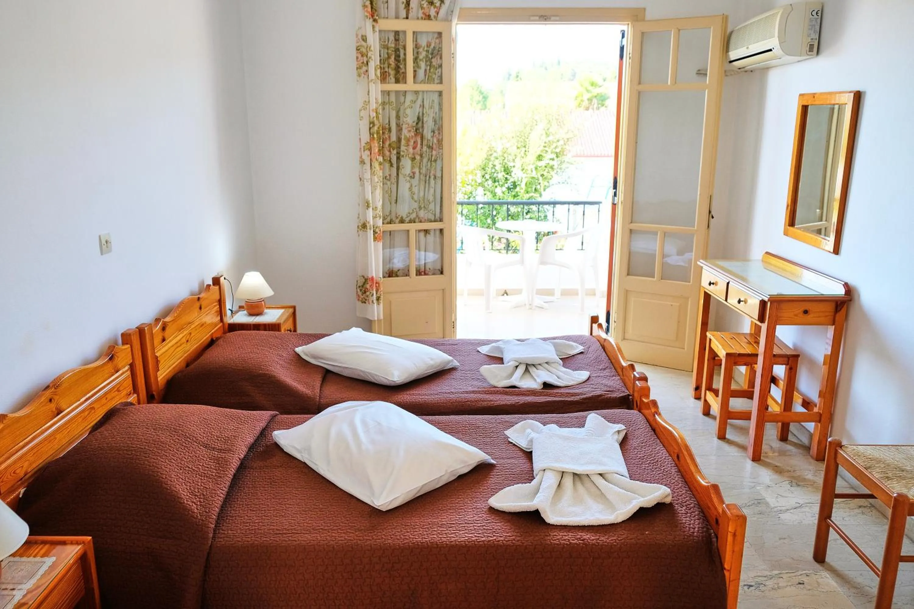 Garden, Bed in Tria Adelphia