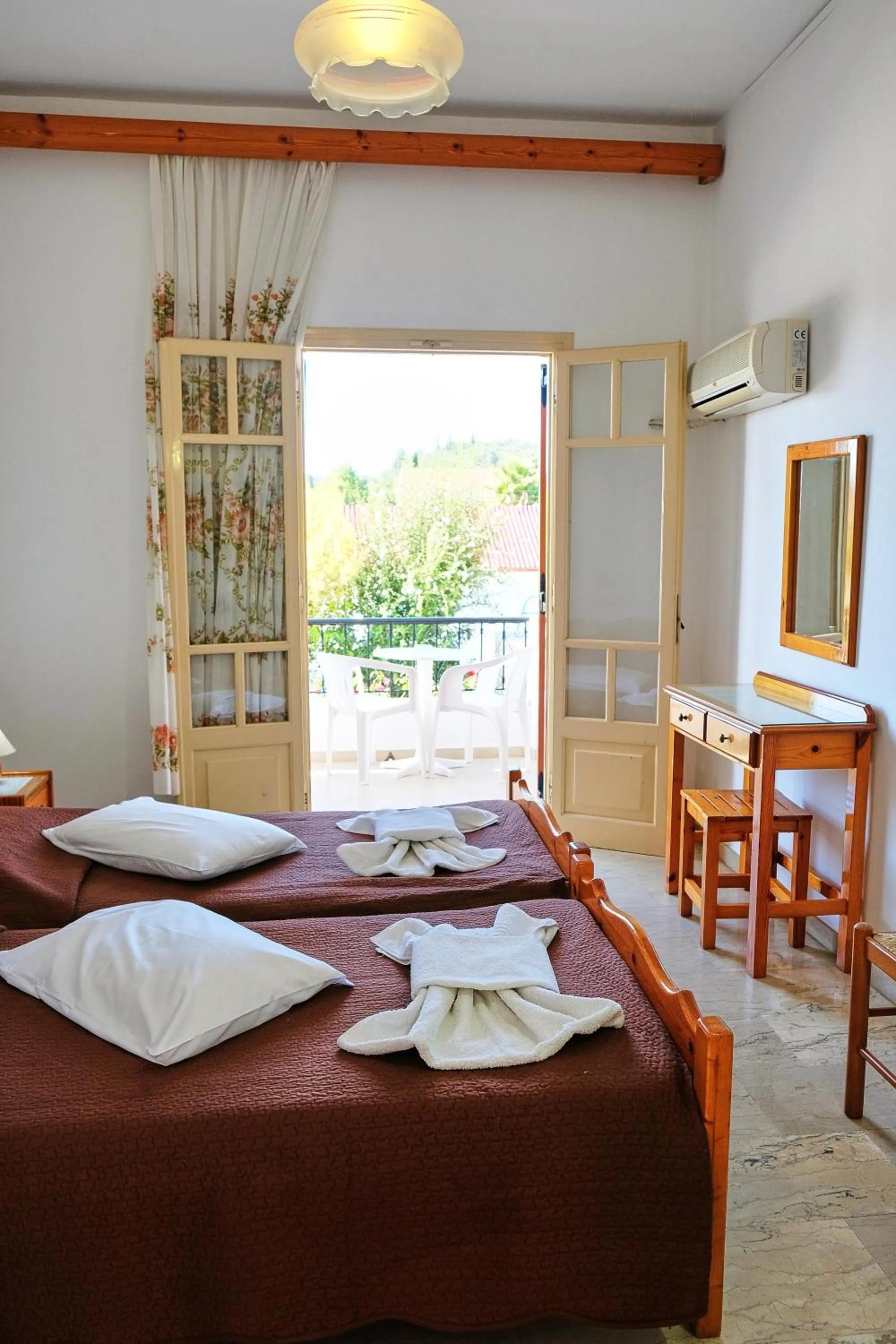 Garden, Bed in Tria Adelphia