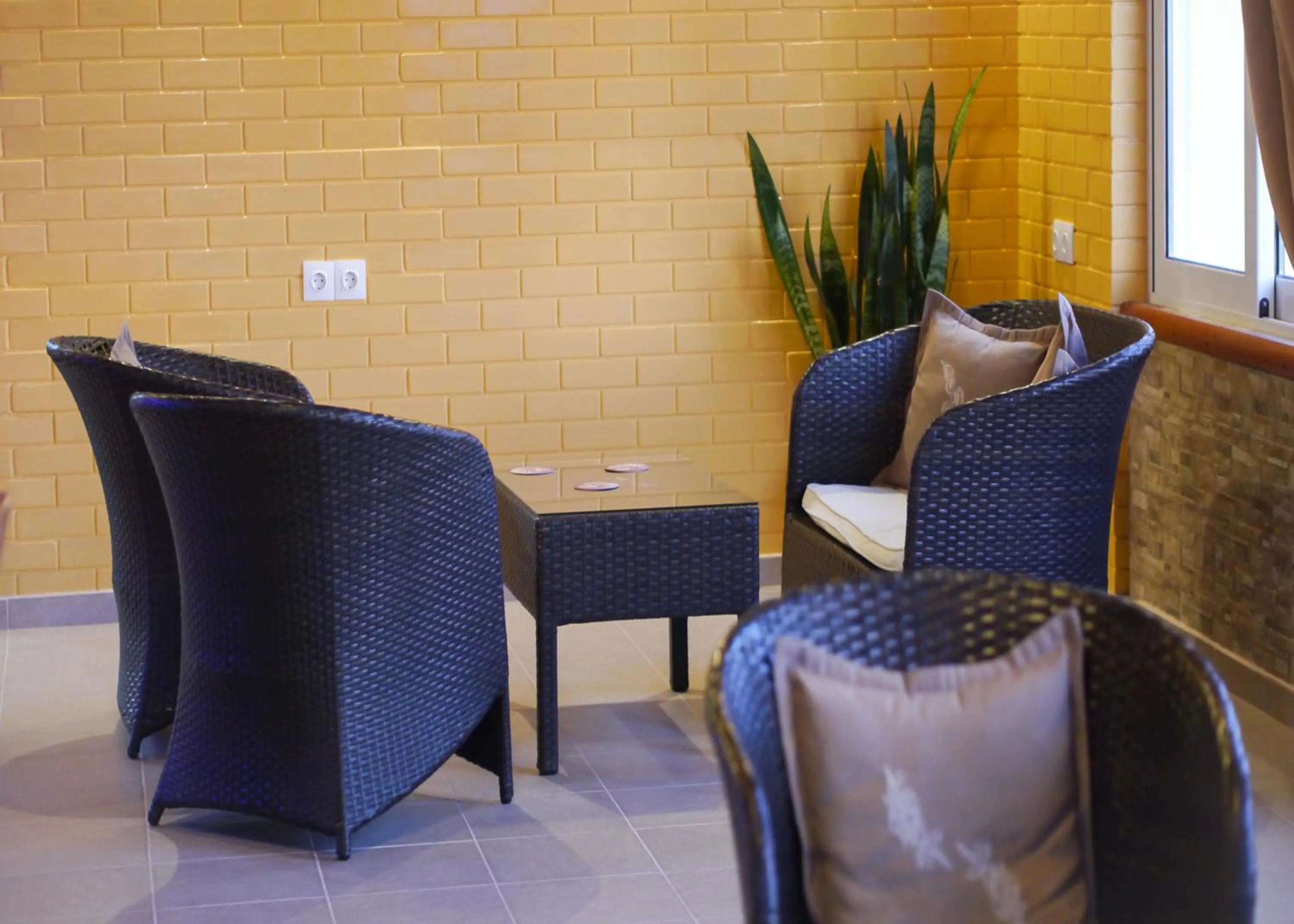 Restaurant/places to eat in Tria Adelphia