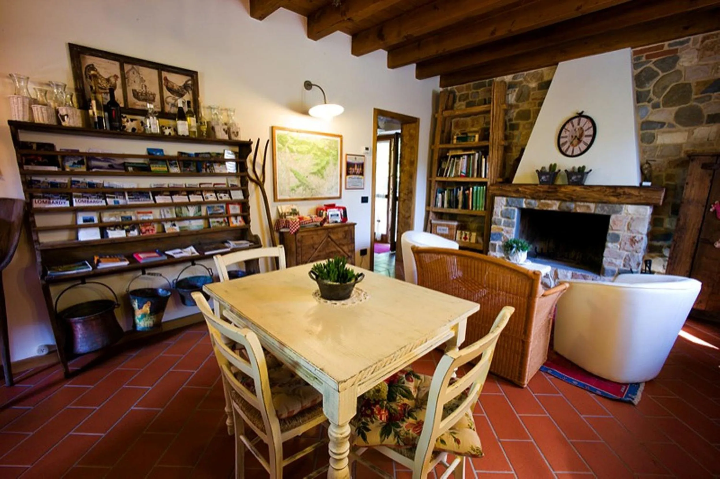 Dining area in B&B La Casa Di Campagna