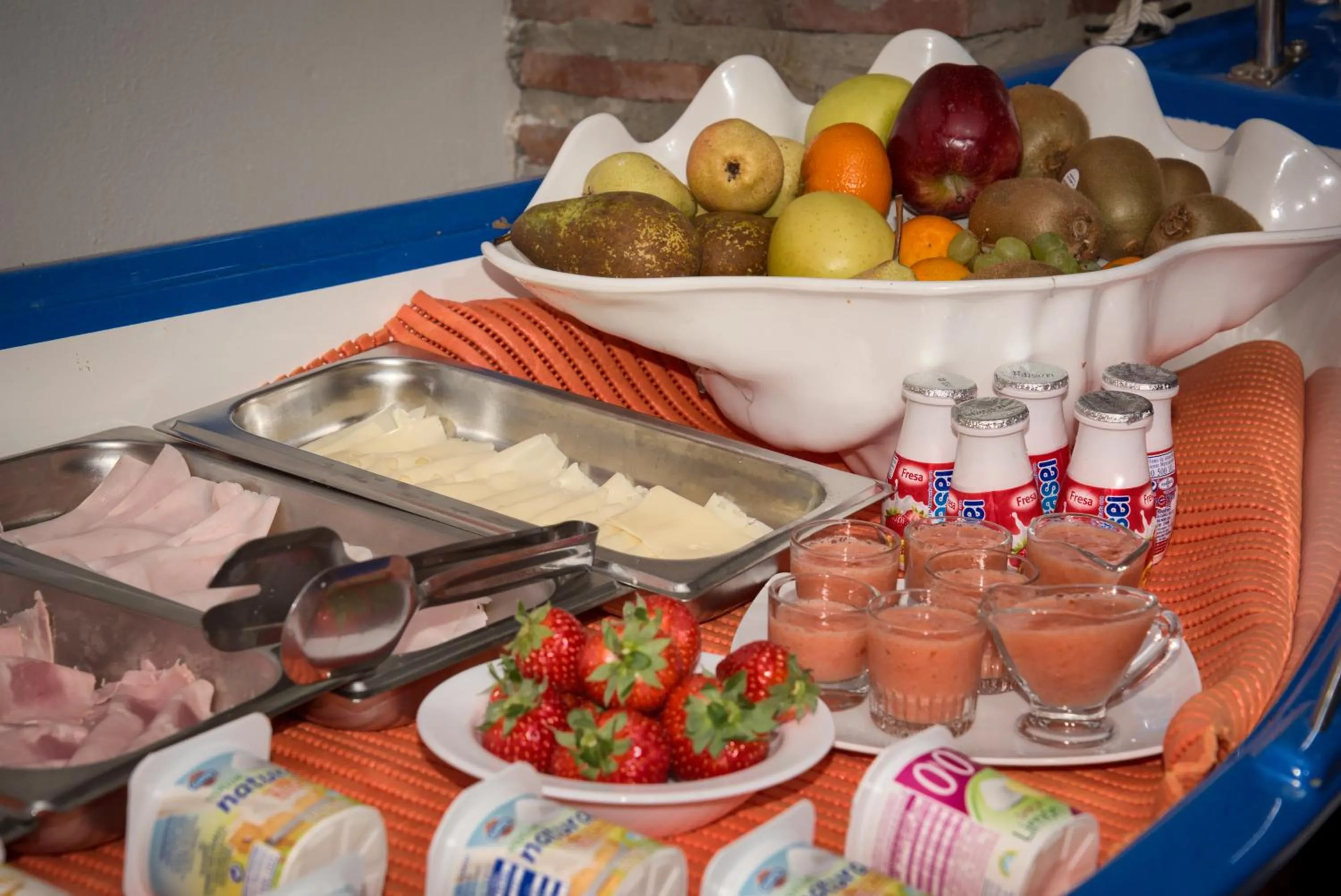 Buffet breakfast in Hotel La Mirada