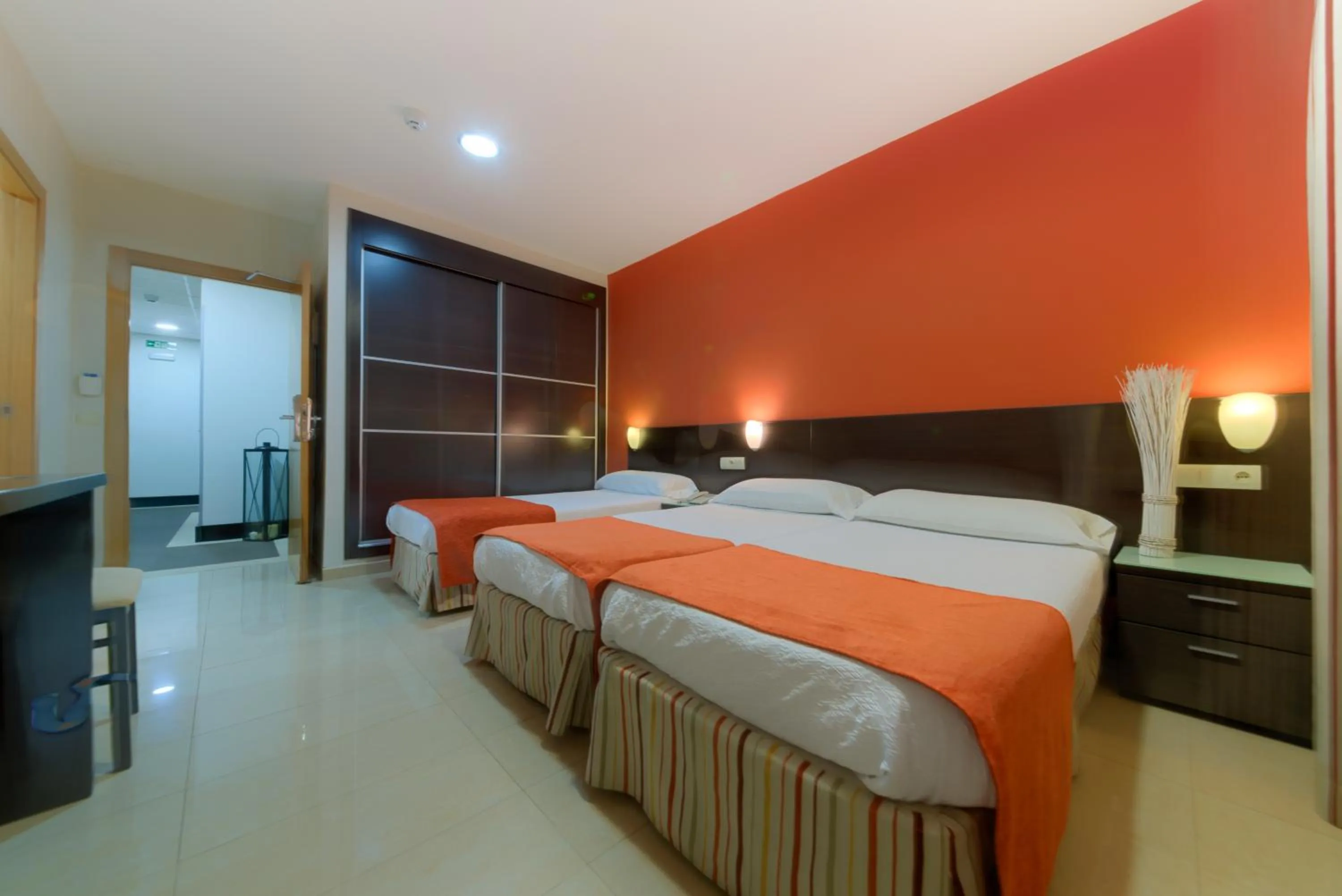 Photo of the whole room in Hotel La Mirada