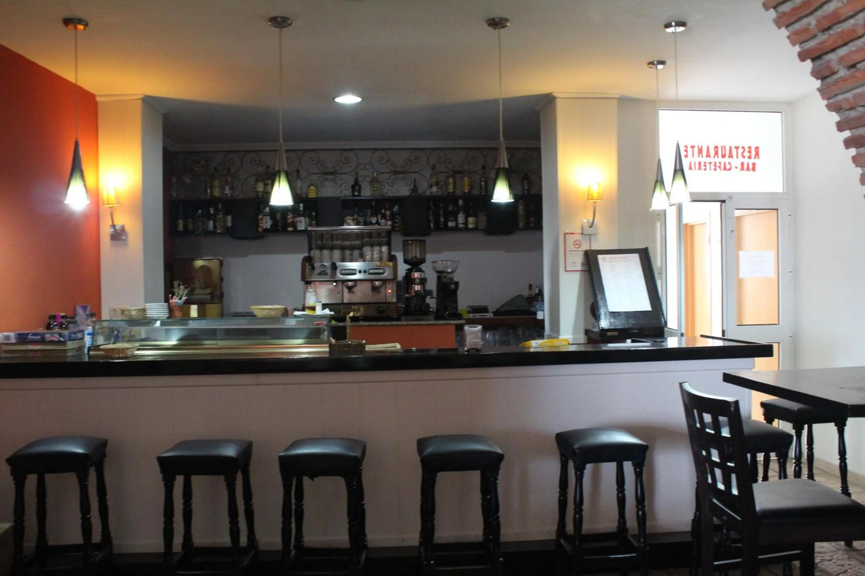 Restaurant/places to eat in Hotel La Mirada