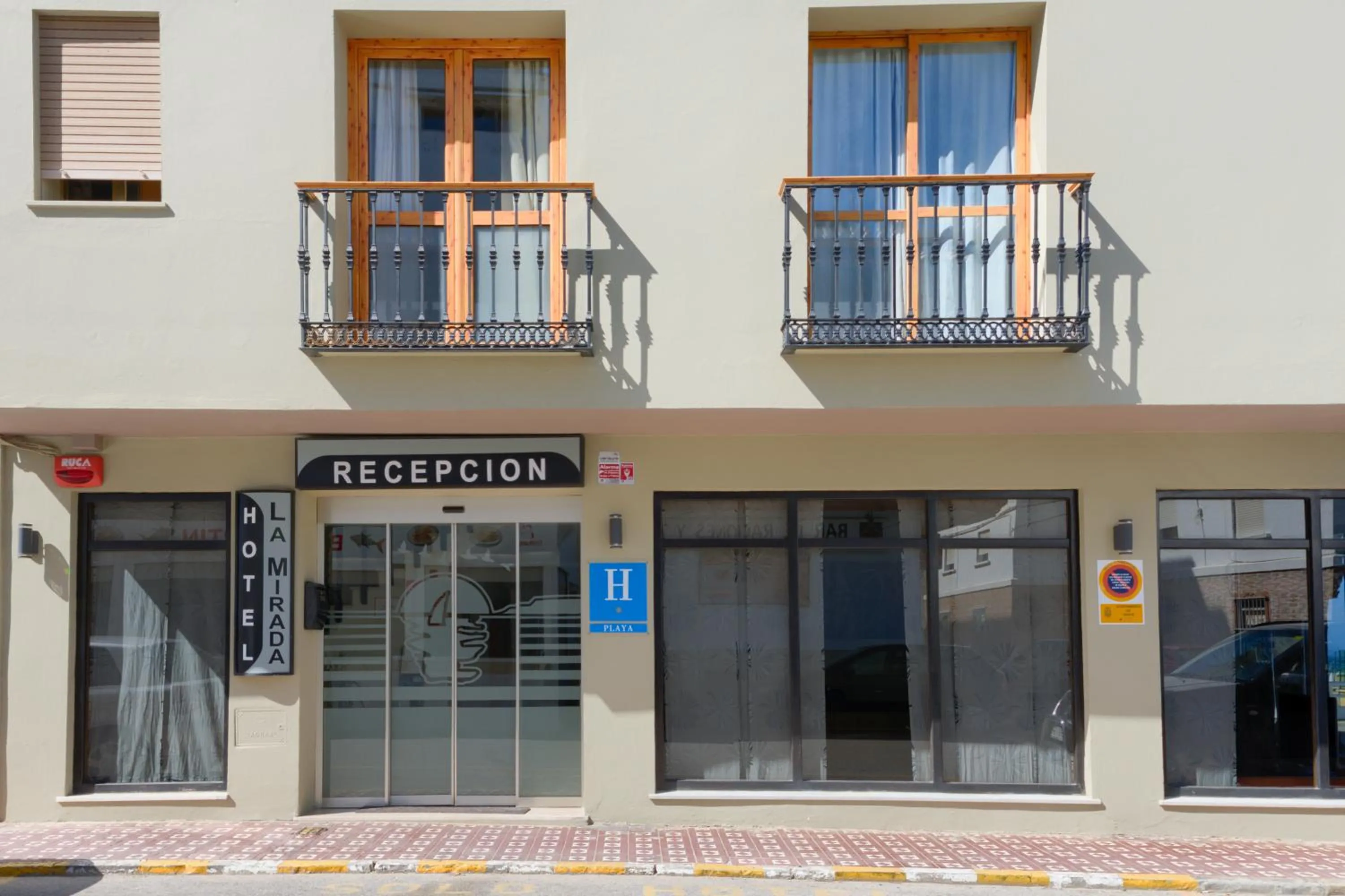 Facade/entrance in Hotel La Mirada
