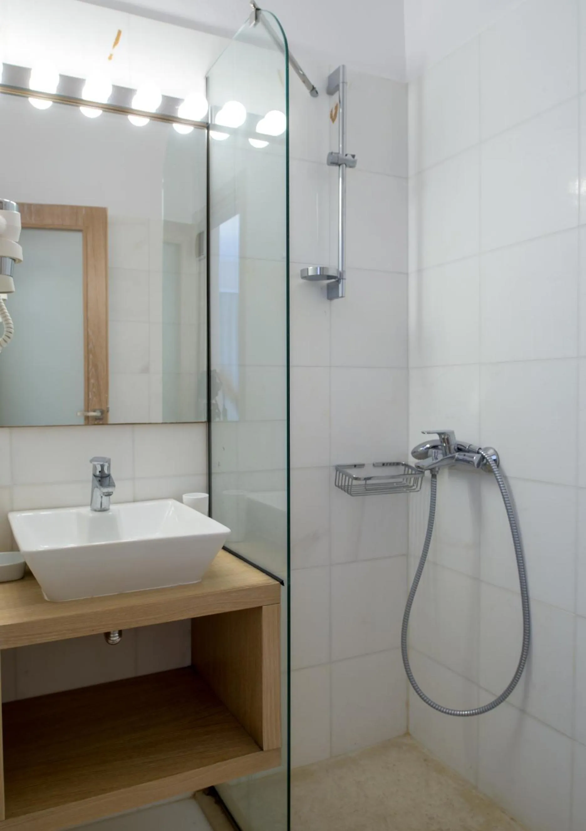 Shower in Krouzeri Beach Apartments