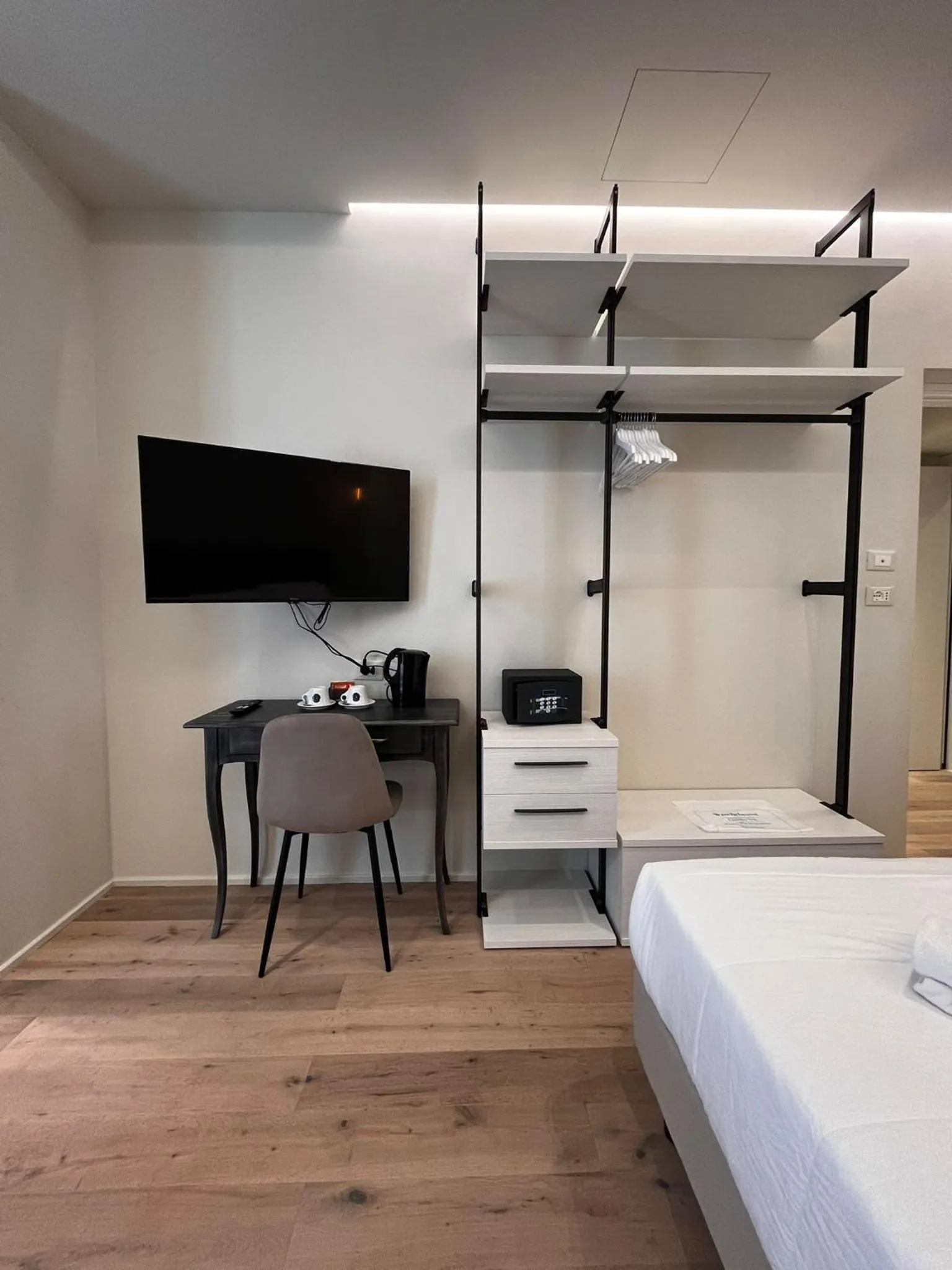 TV and multimedia, Bed in Adalesia Hotel & Coffee