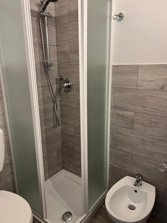 Shower in Adalesia Hotel & Coffee