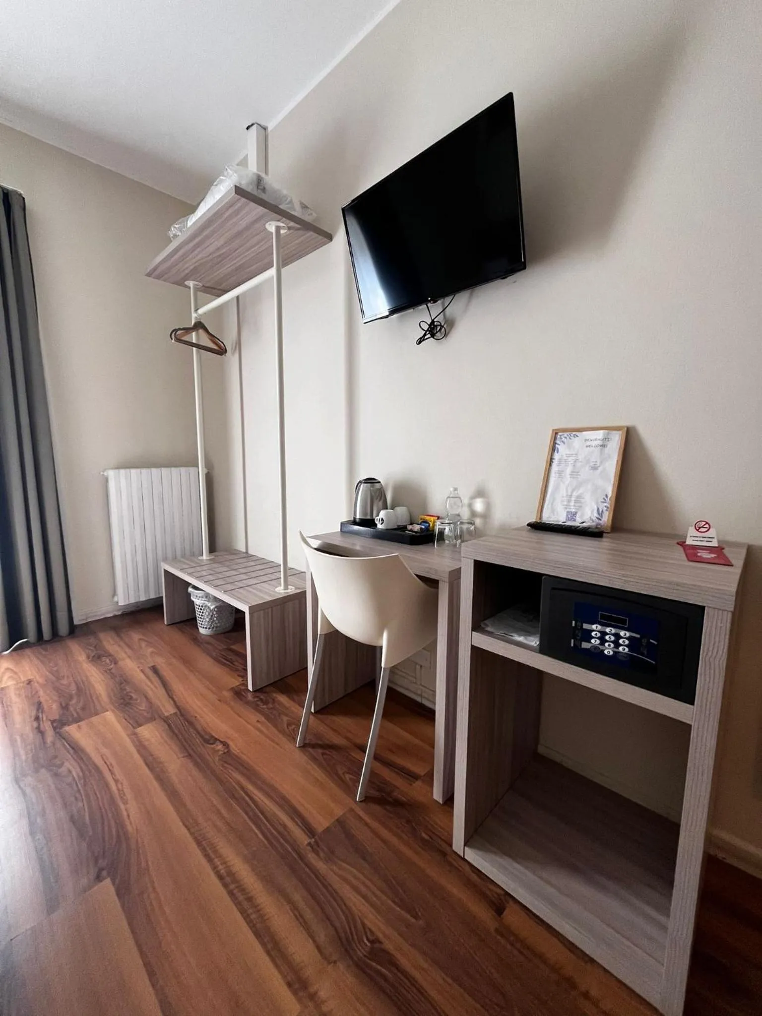 TV and multimedia in Adalesia Hotel & Coffee