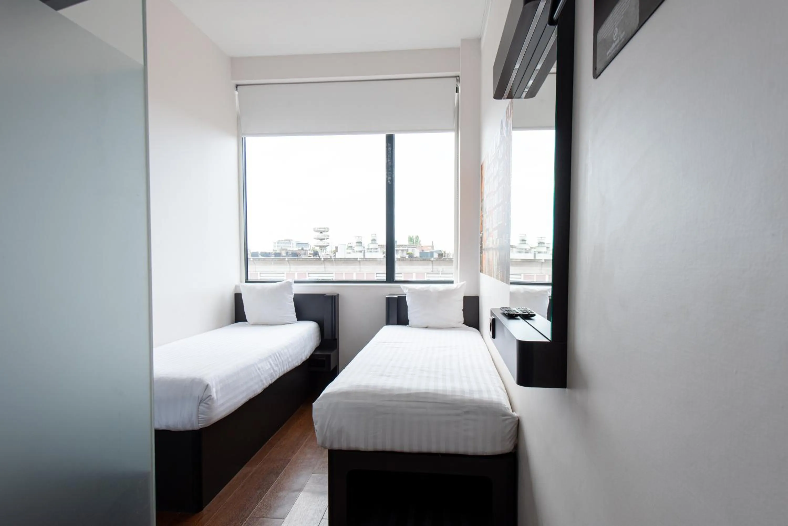 Bedroom, Bed in easyHotel Amsterdam City Centre South