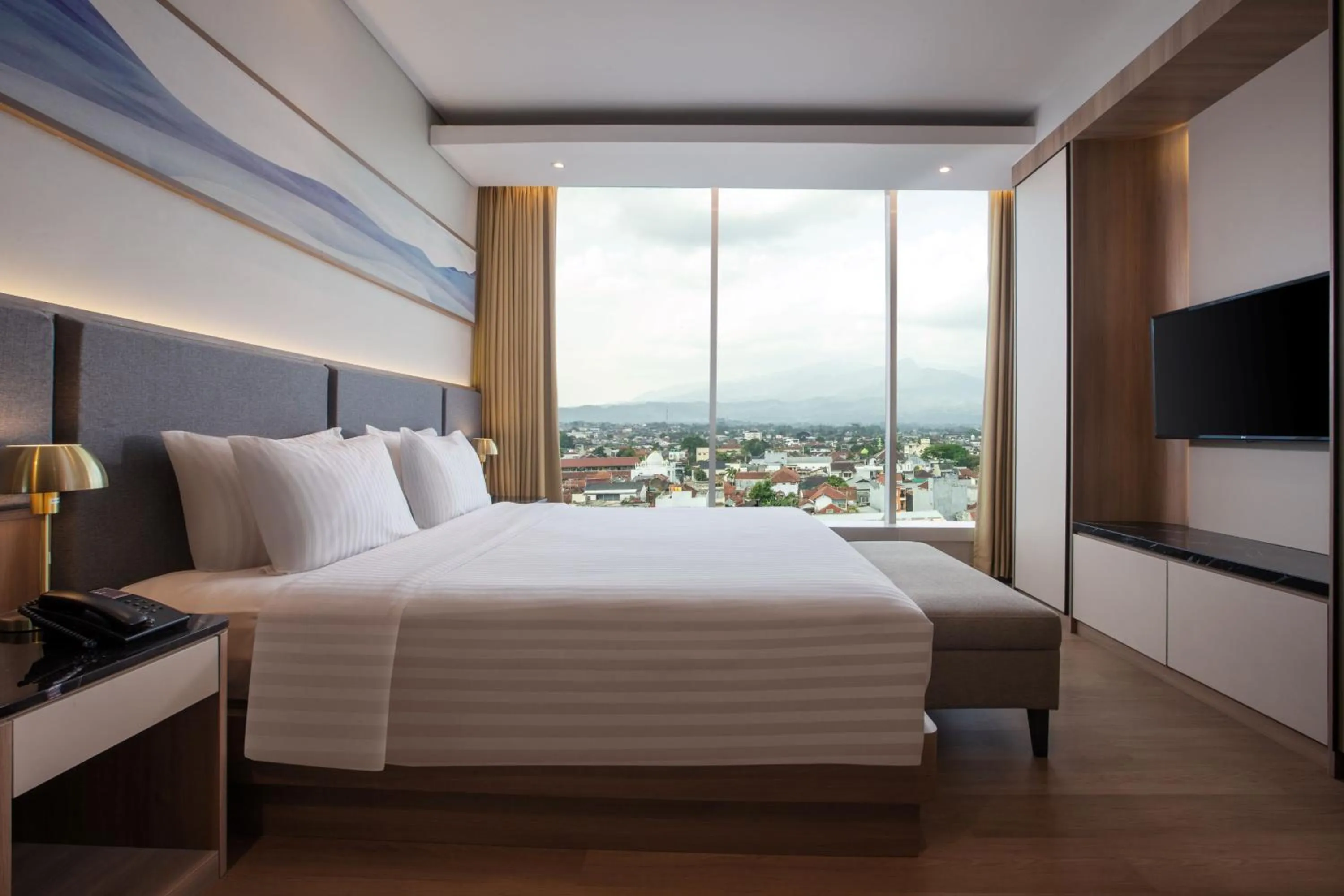 Bedroom, Bed in Hotel Santika Tasikmalaya