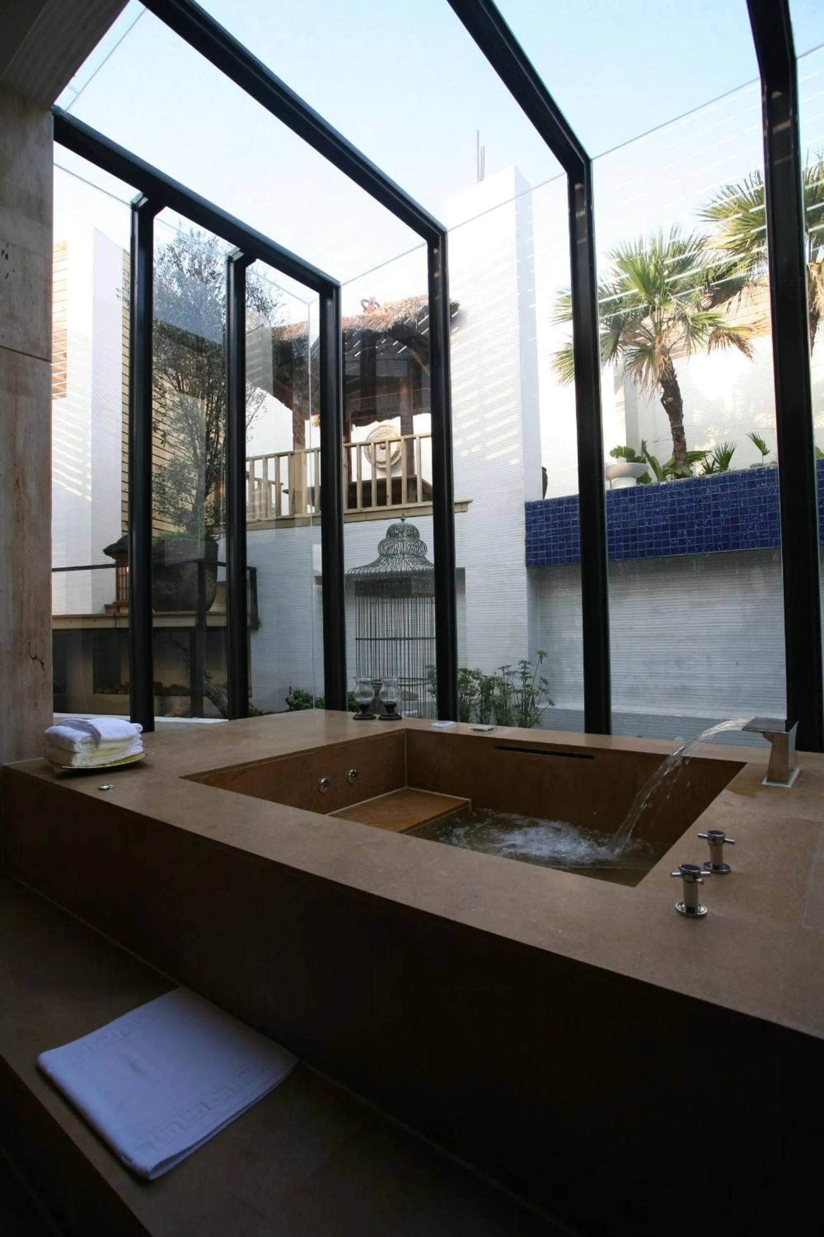 Bath in Chateau Boutique Motel