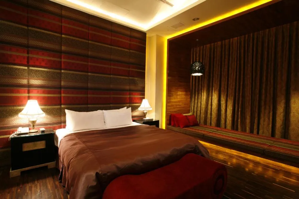 bunk bed, Bed in Chateau Boutique Motel