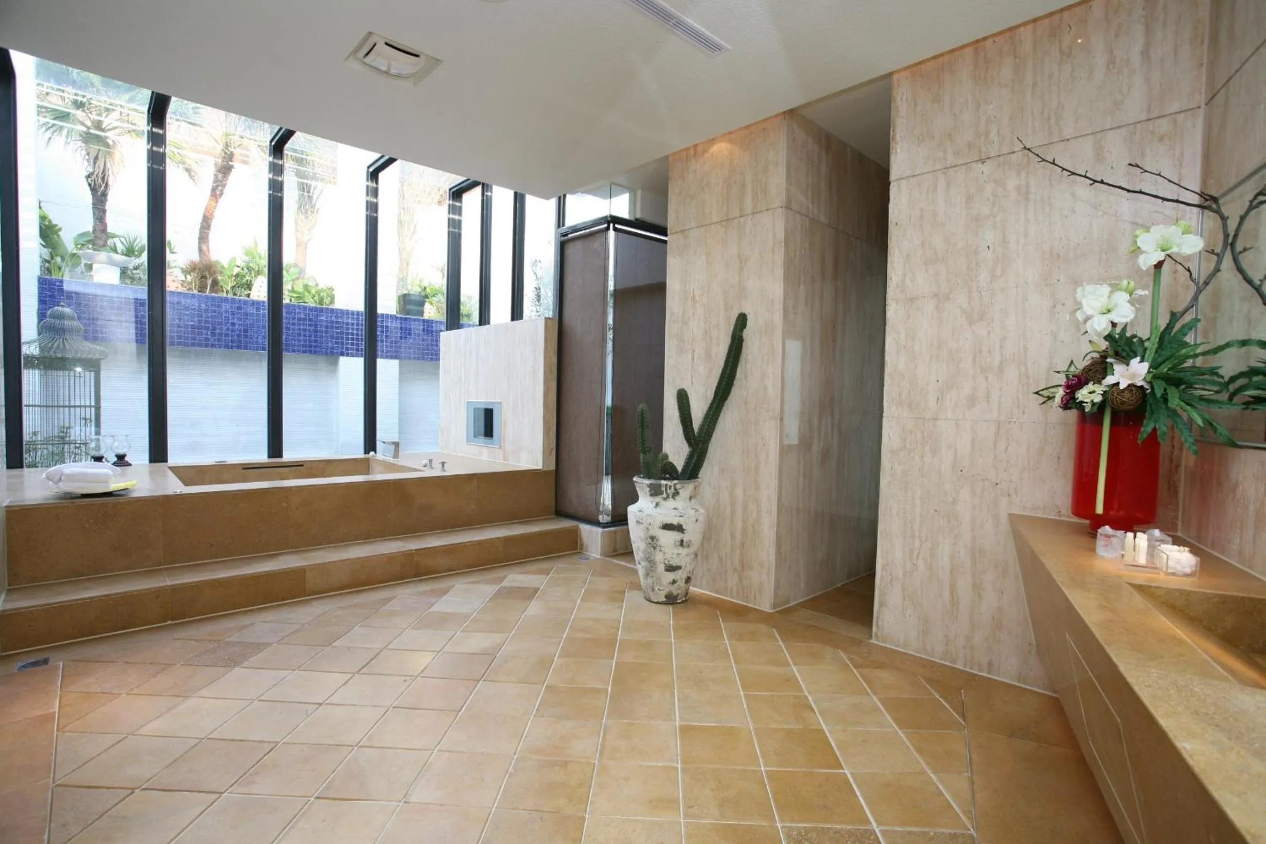 Bathroom in Chateau Boutique Motel