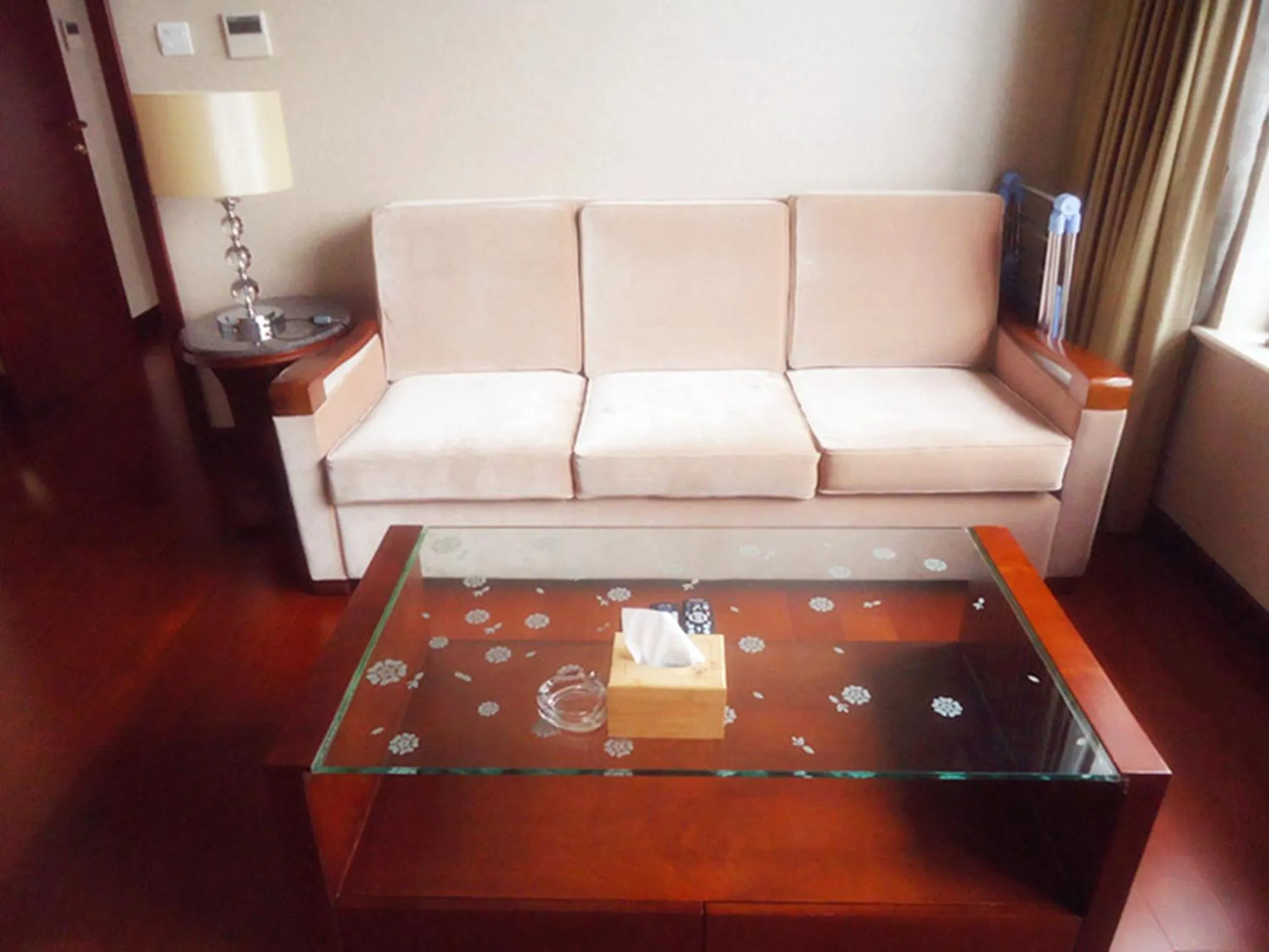 Living room in Ziyuan Service Apartment
