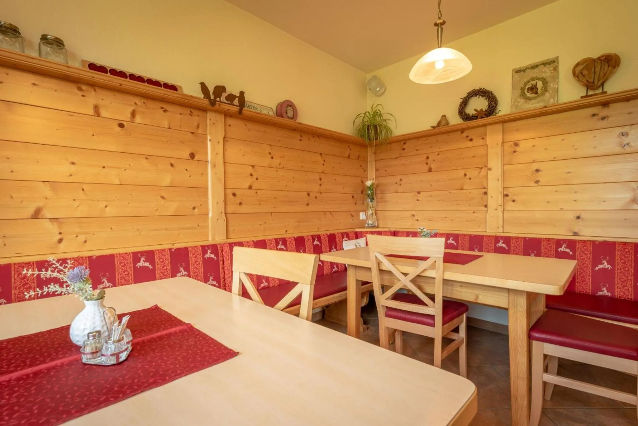 Restaurant/places to eat in s'Wirtshaus by Alpine Genusswelten