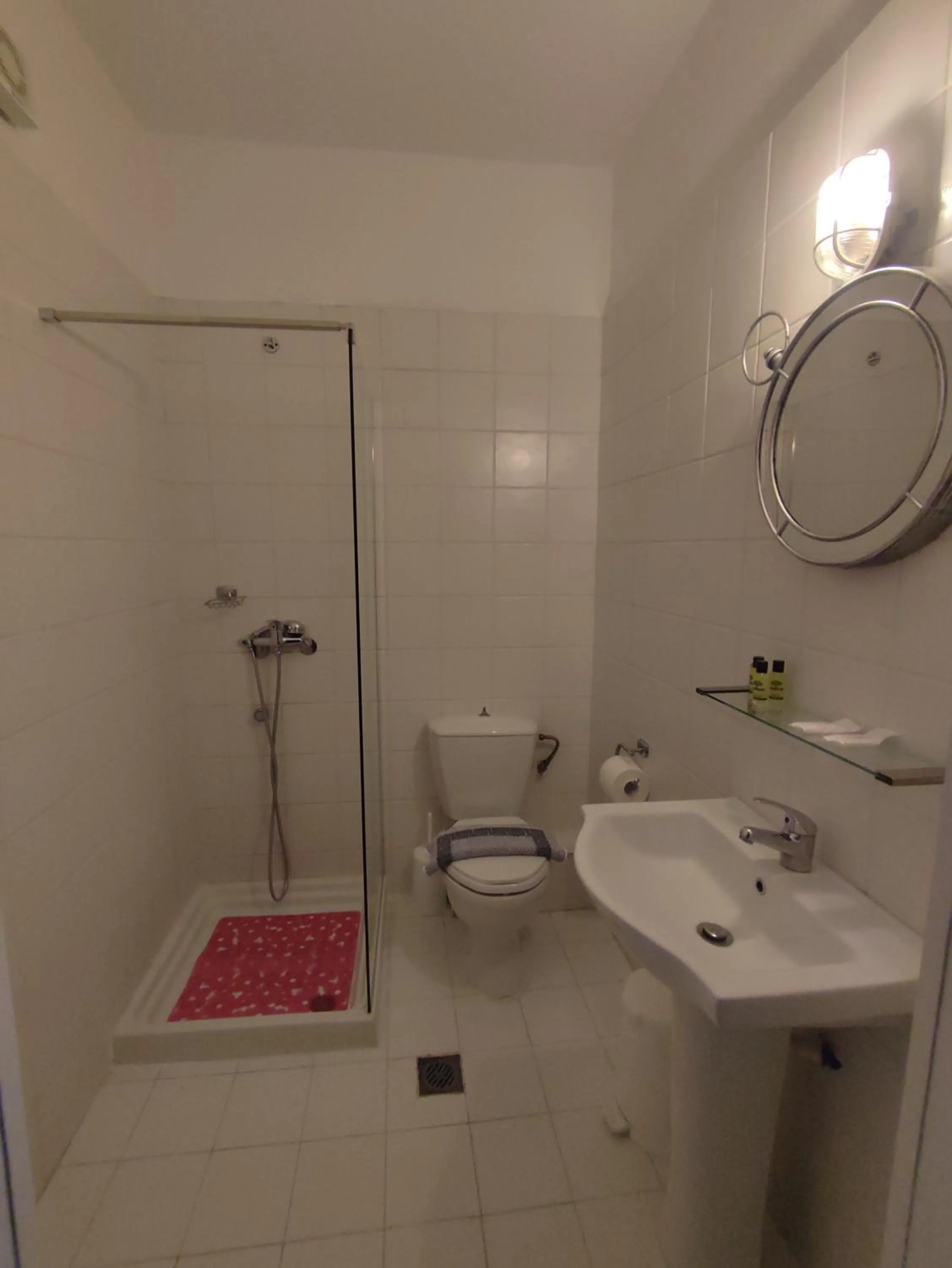 Bathroom in Bella Grecia