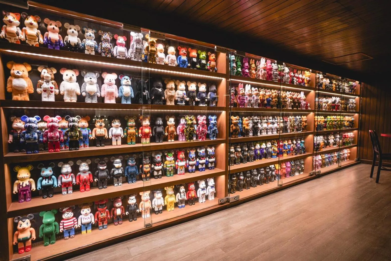 Restaurant/places to eat in White Palace Bangkok