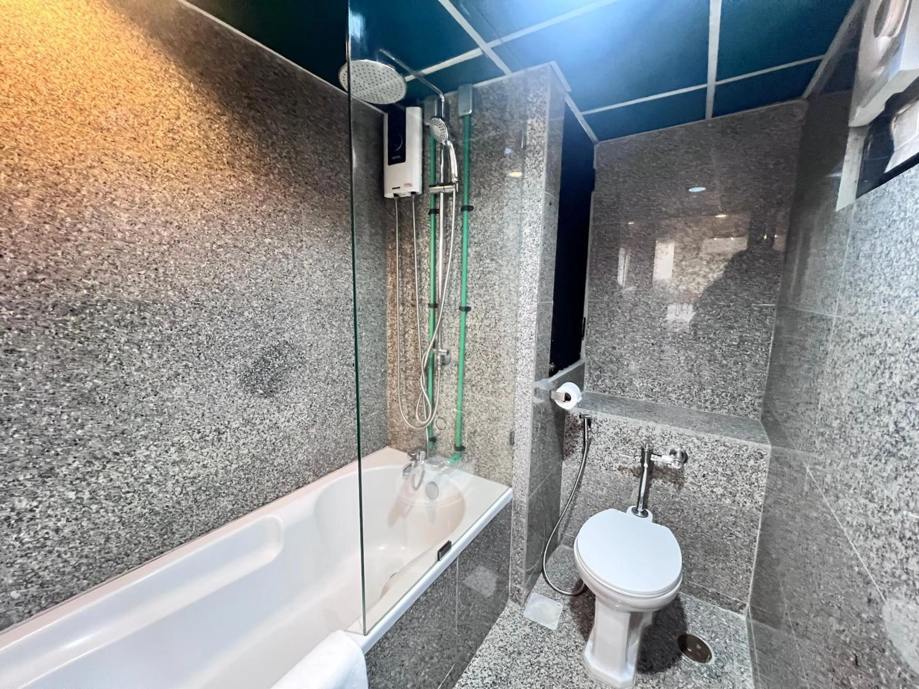 Bathroom in White Palace Bangkok