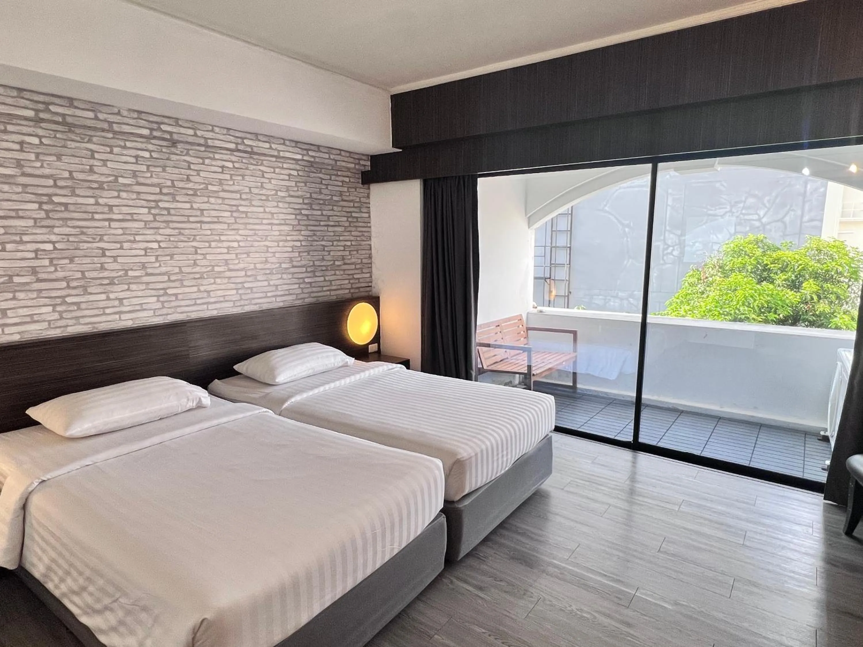 Bed in White Palace Bangkok