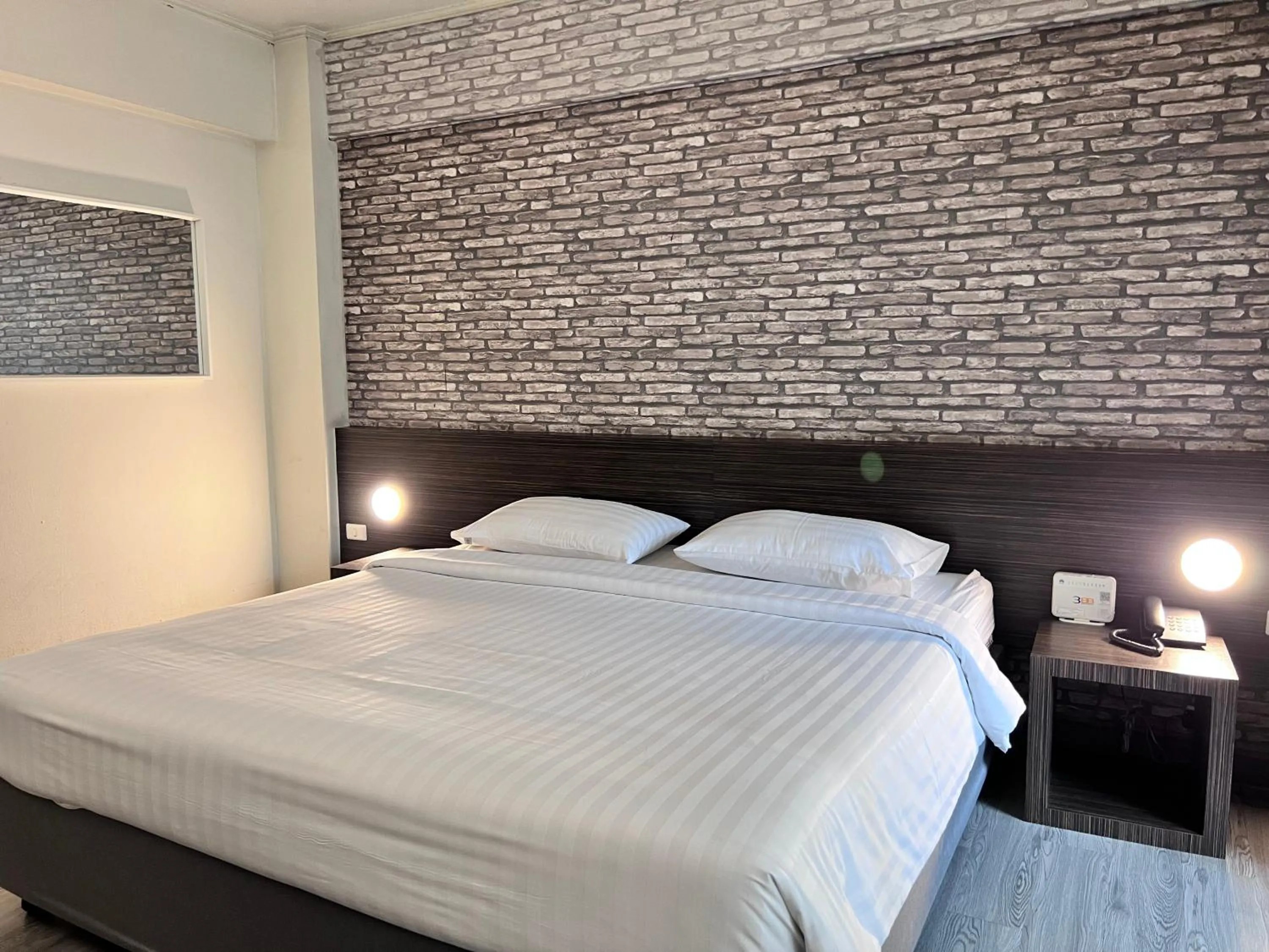 Bed in White Palace Bangkok