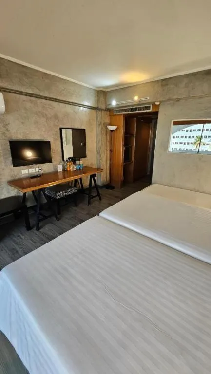 Bedroom, Bed in White Palace Bangkok