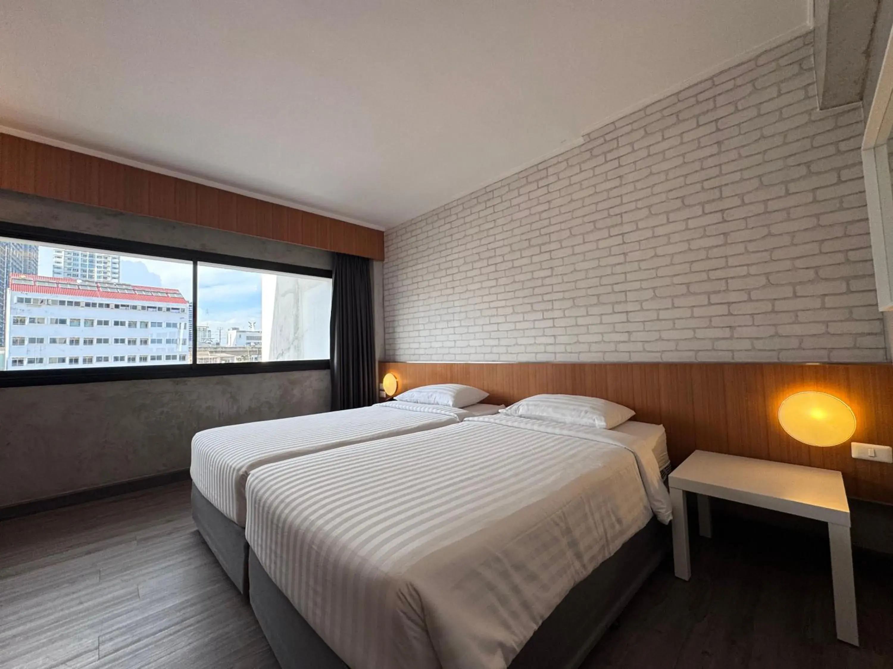 Superior Twin Room in White Palace Bangkok Superior Twin Room in White Palace Bangkok