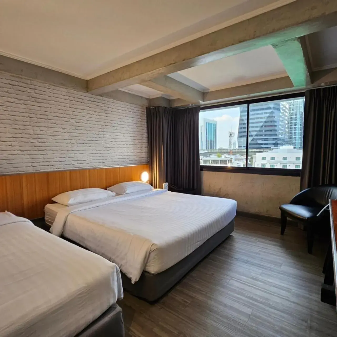 Superior Triple Room in White Palace Bangkok Superior Triple Room in White Palace Bangkok