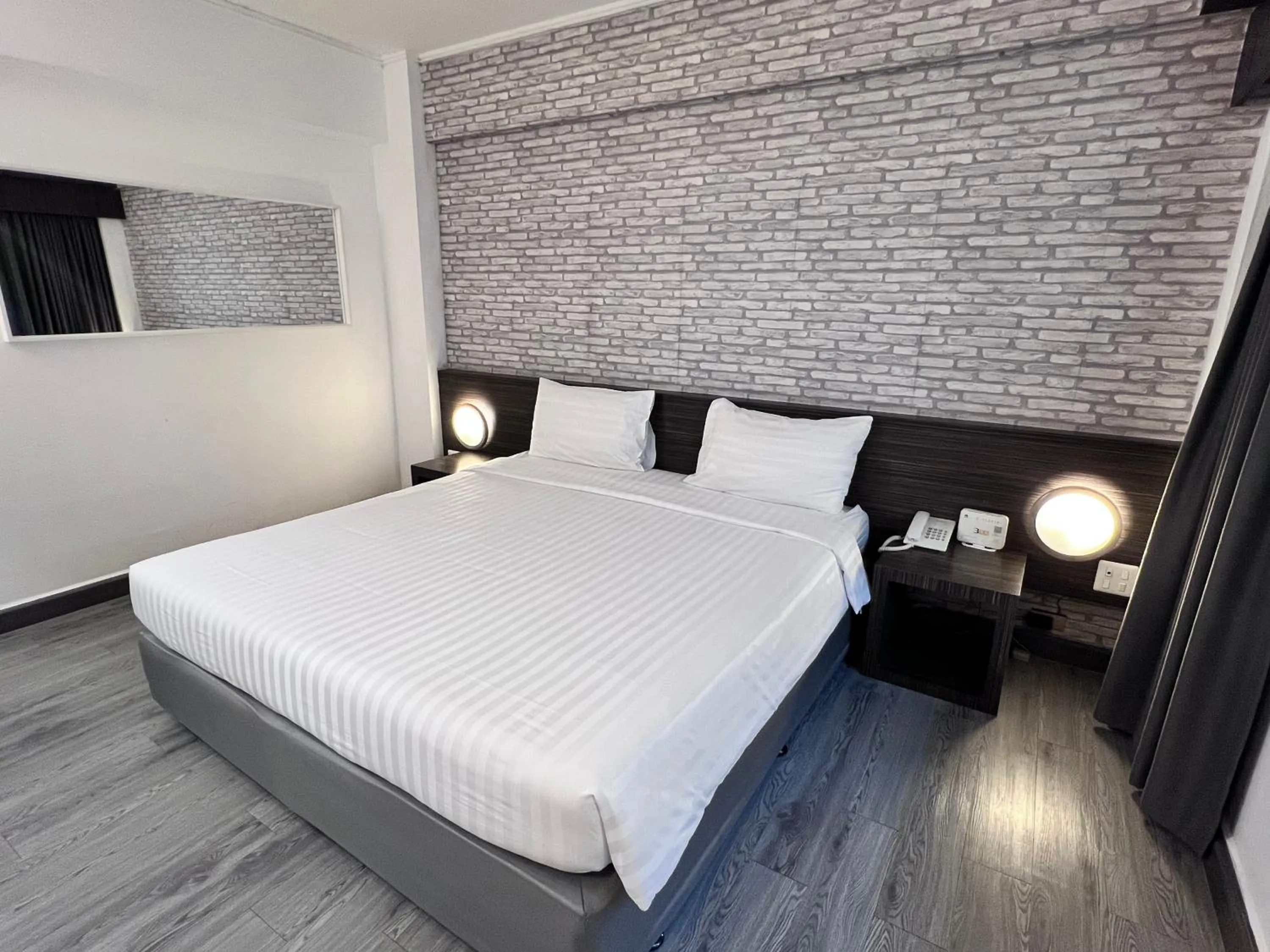 Bed in White Palace Bangkok