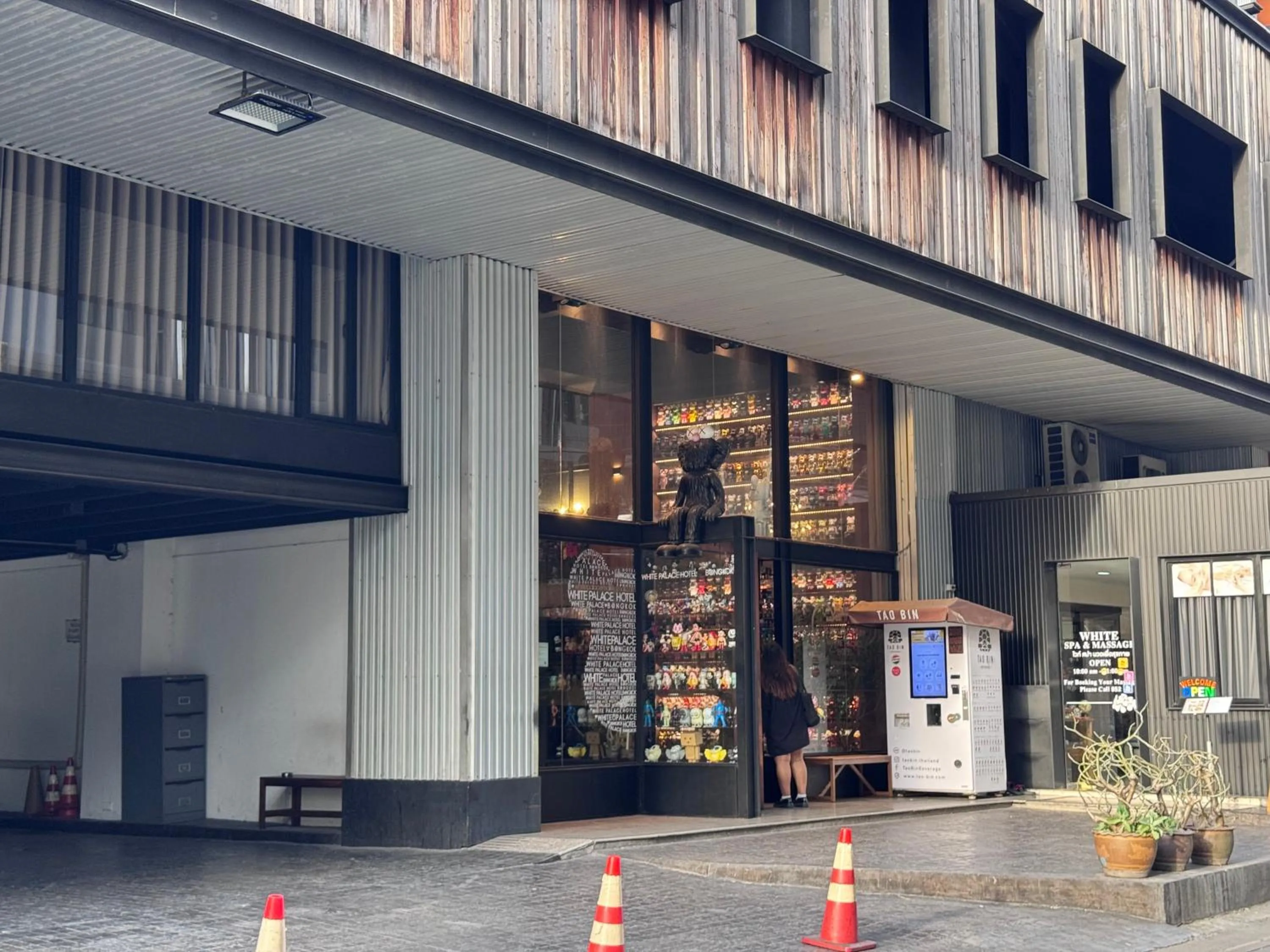 Property building in White Palace Bangkok