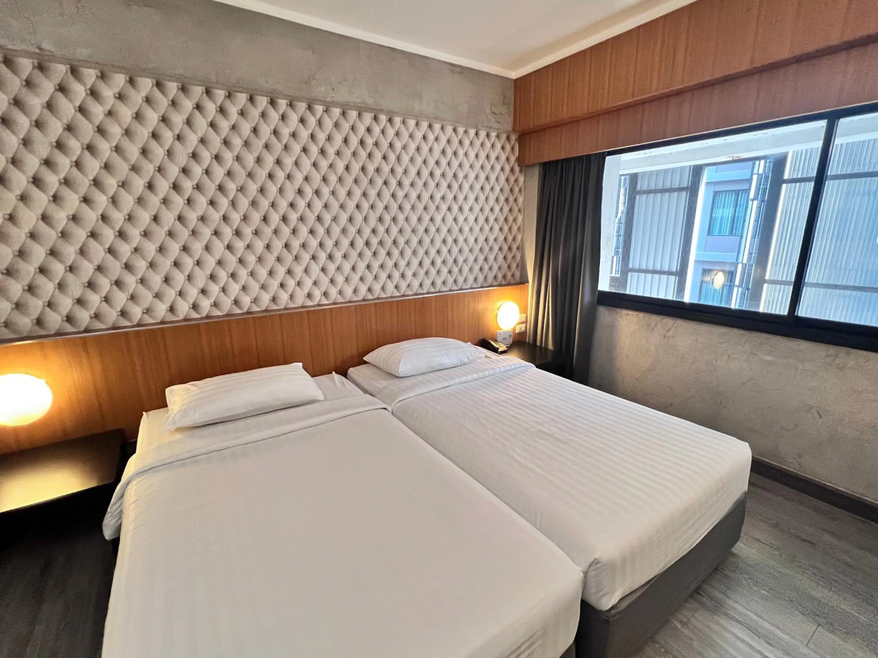 Bed in White Palace Bangkok