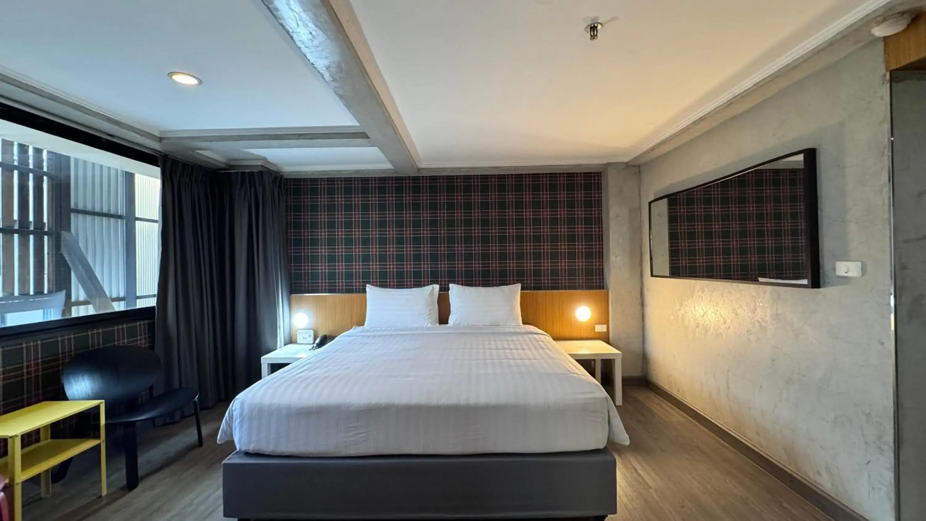 Family Suite with Balcony in White Palace Bangkok Family Suite with Balcony in White Palace Bangkok