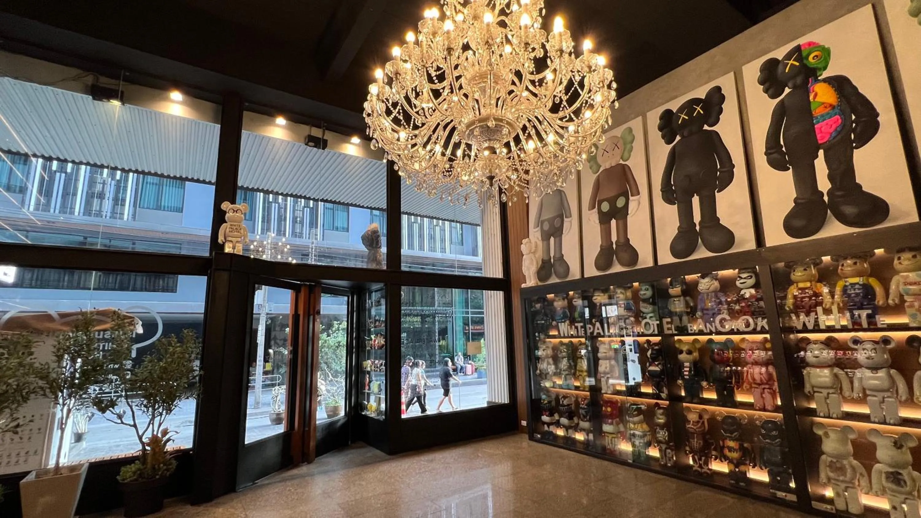 Area and facilities in White Palace Bangkok