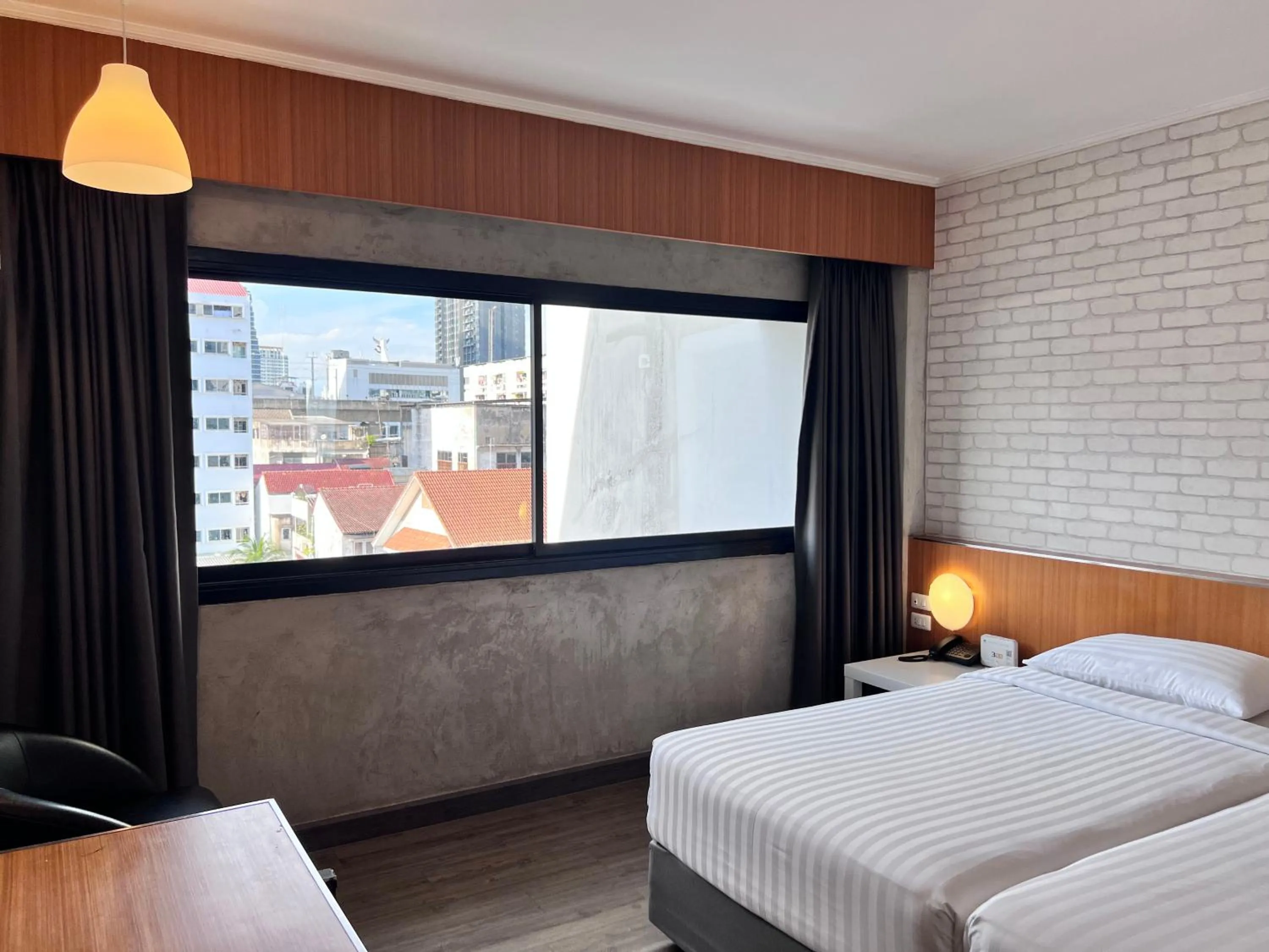 Bed in White Palace Bangkok