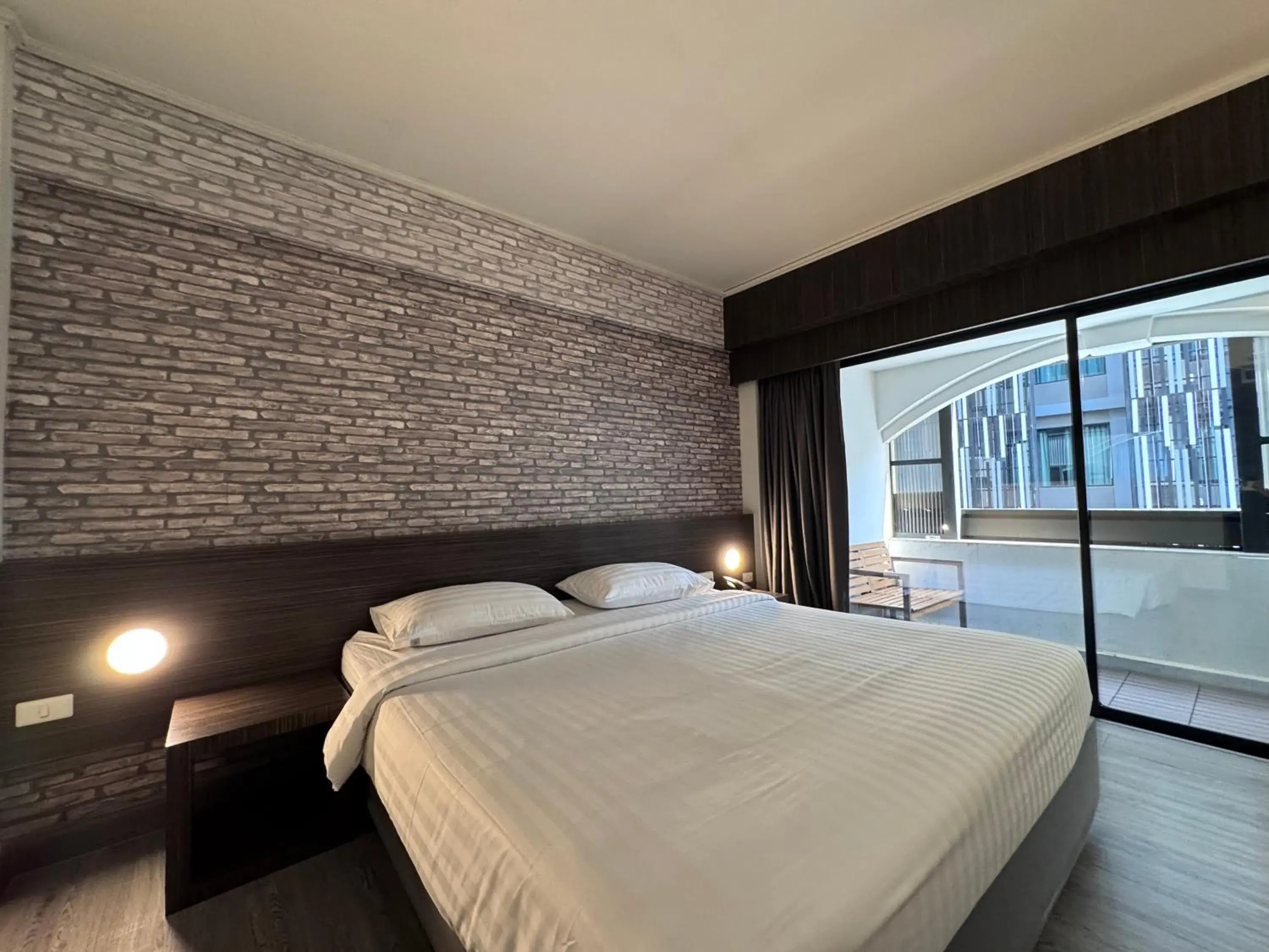 Superior Double Room with Balcony in White Palace Bangkok Superior Double Room with Balcony in White Palace Bangkok