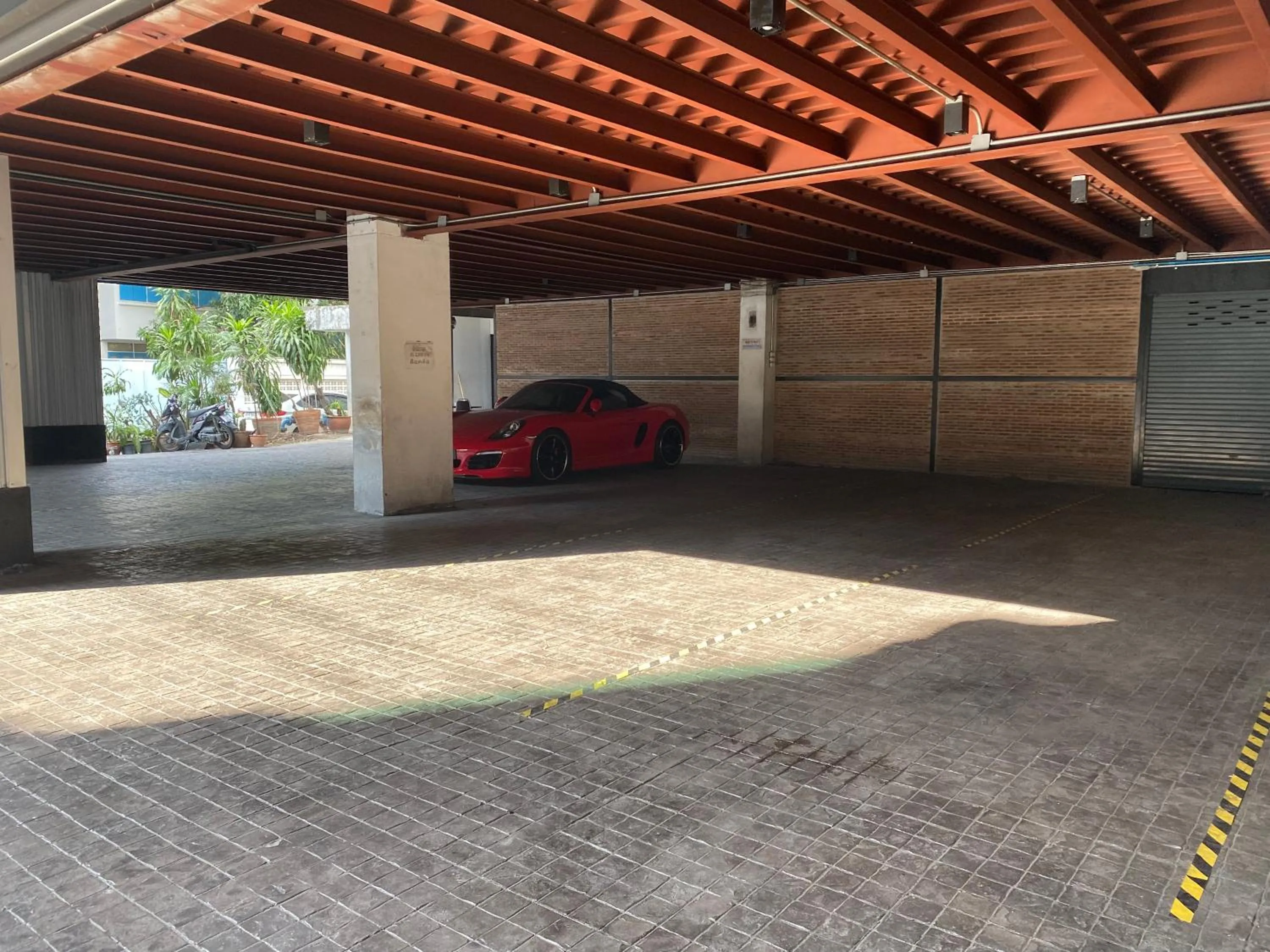 Parking in White Palace Bangkok